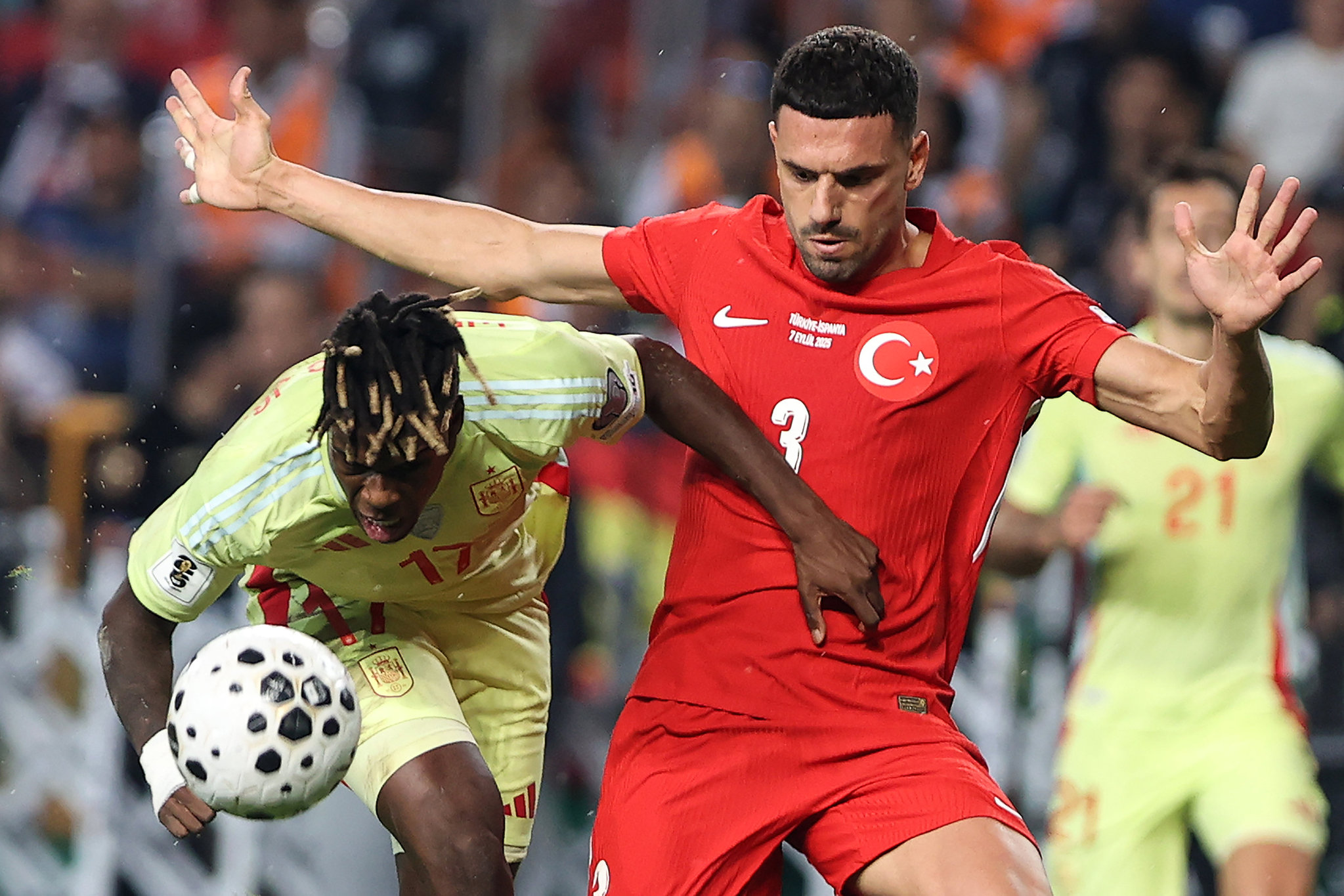 Spor yazarları Türkiye-İspanya maçını değerlendirdi!
