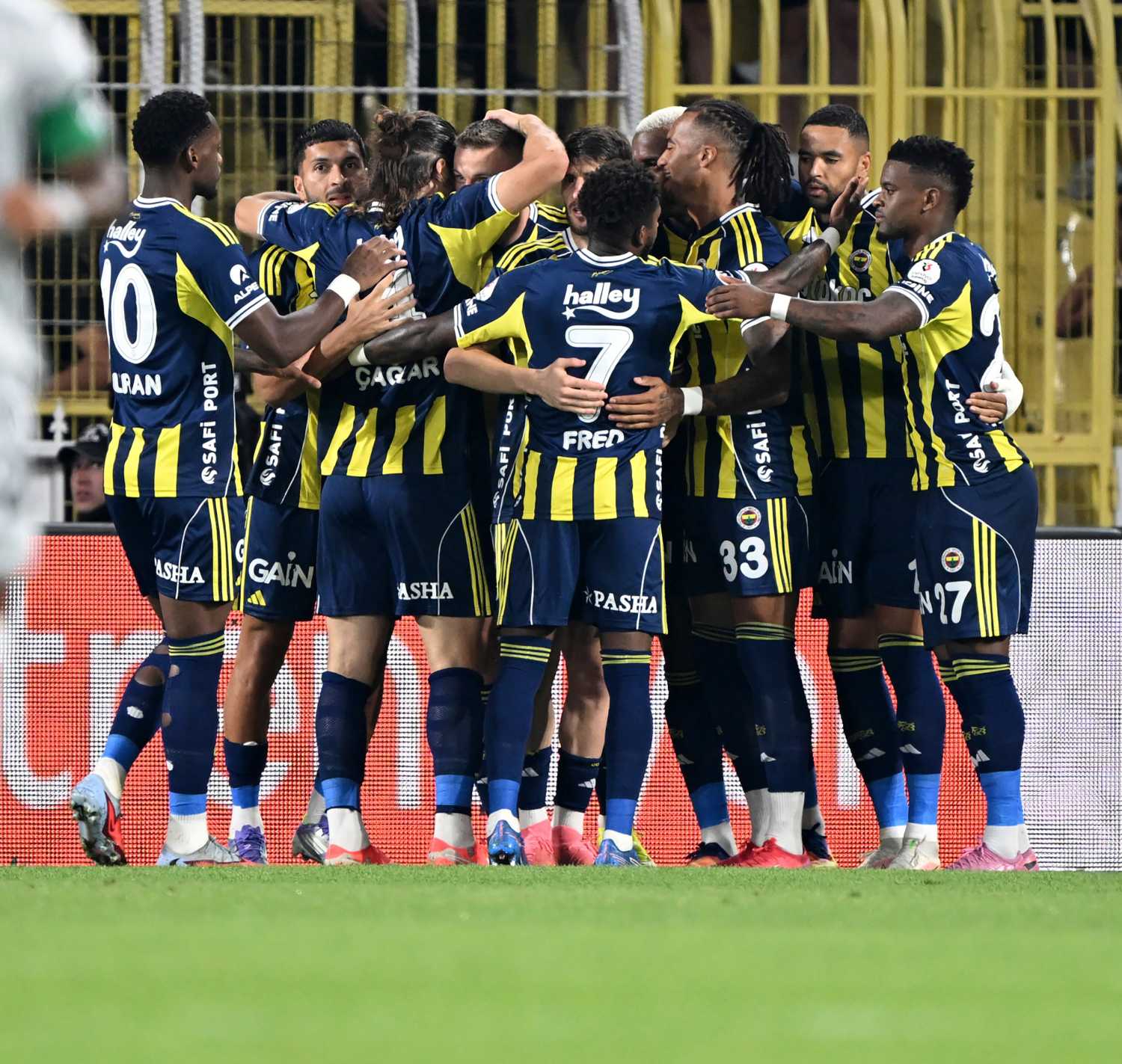 TRANSFER HABERİ: Fenerbahçe’den orta saha hamlesi! Beşiktaş da istiyordu