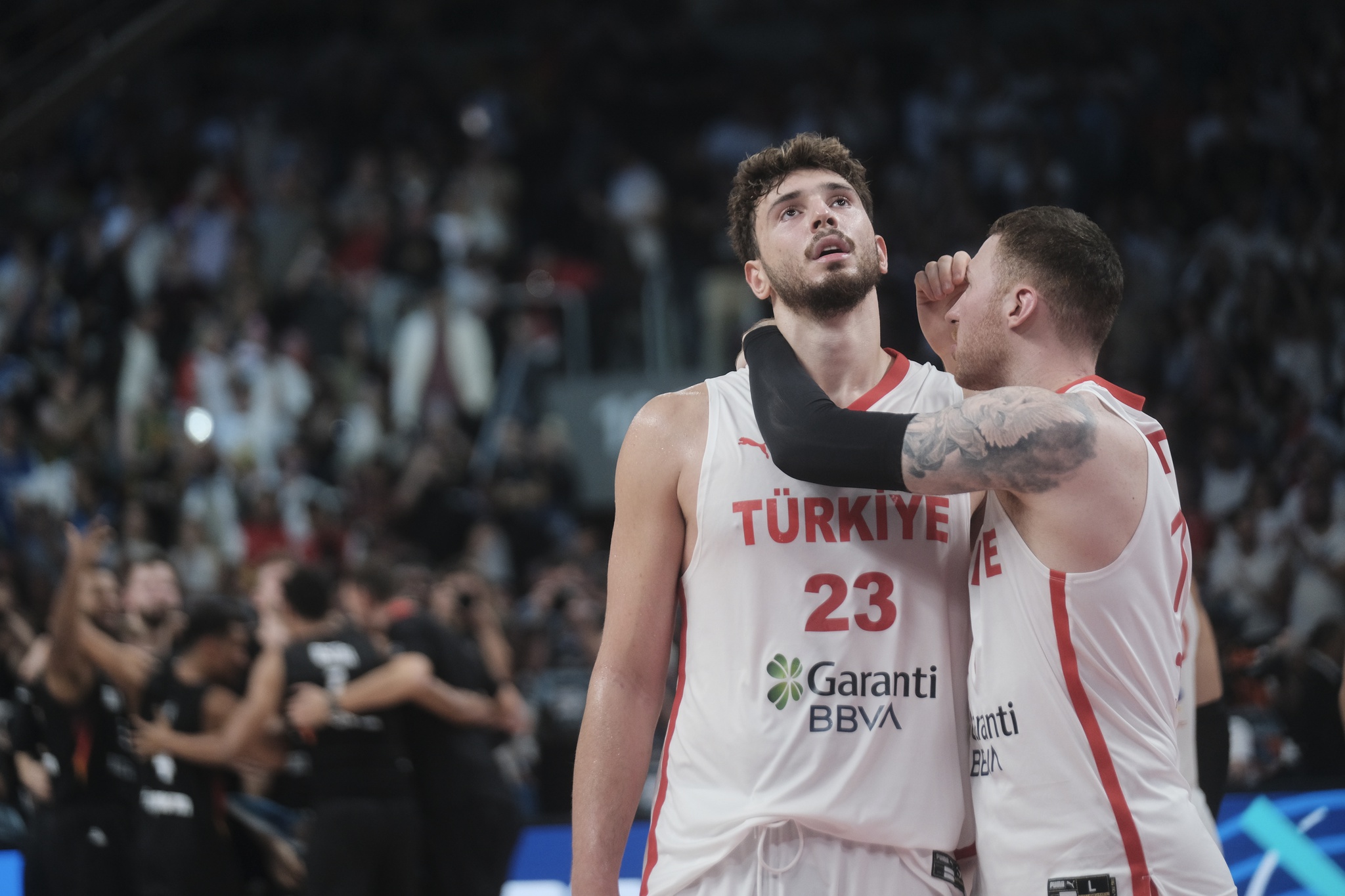 Antetokounmpo ve Schröder çizmeyi aştı! Türk bayrağı....