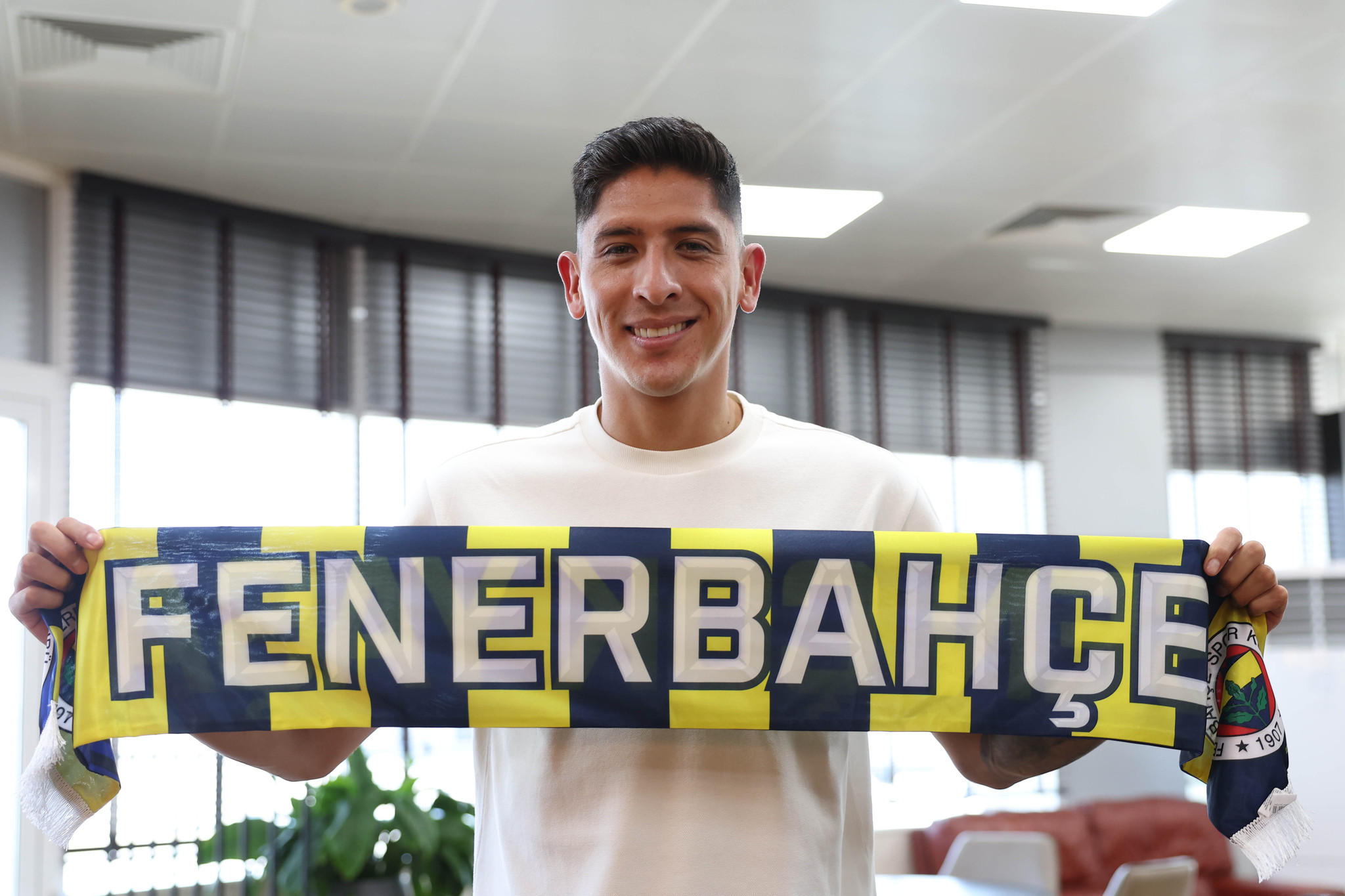 Edson Alvarez: Mourinho için ağlayacak değilim