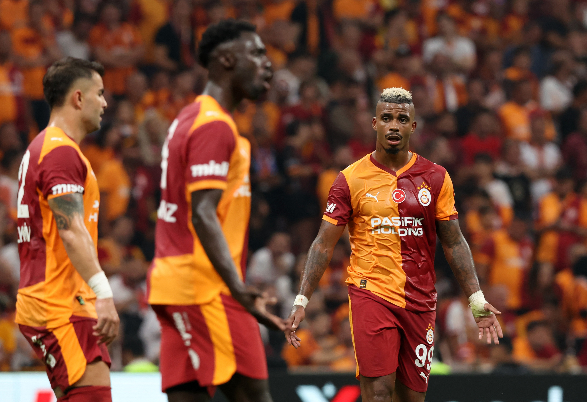 GALATASARAY HABERİ: Farklı yenilgi sonrası her şey değişti! Tam 4 futbolcu birden...
