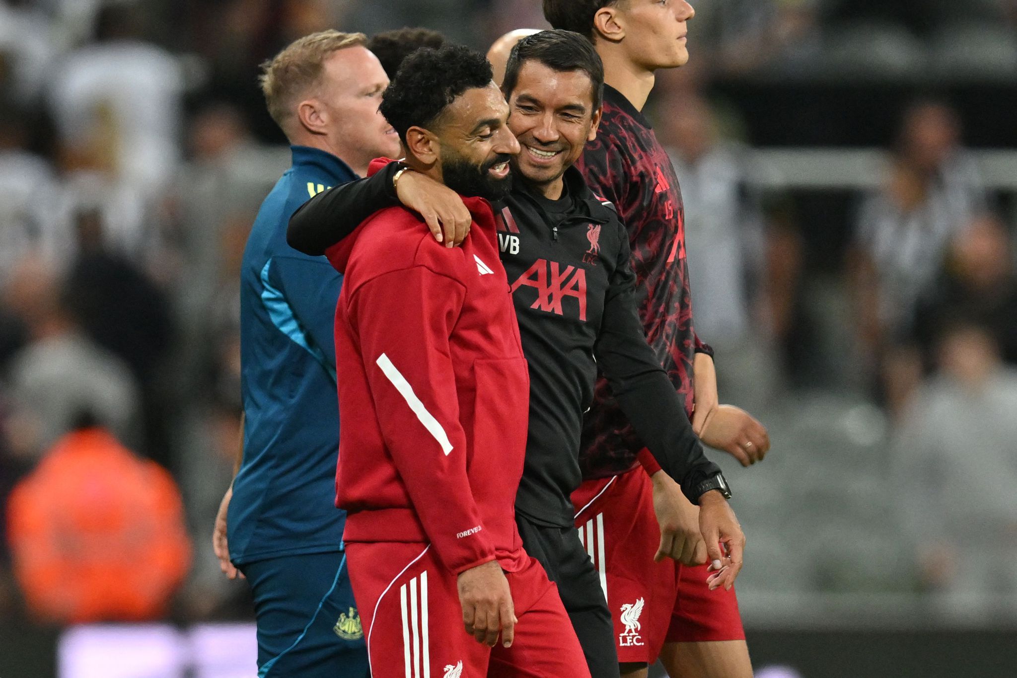 İngiliz basınından Van Bronckhorst’a dev övgü: Liverpool’da devrimi başlattı!