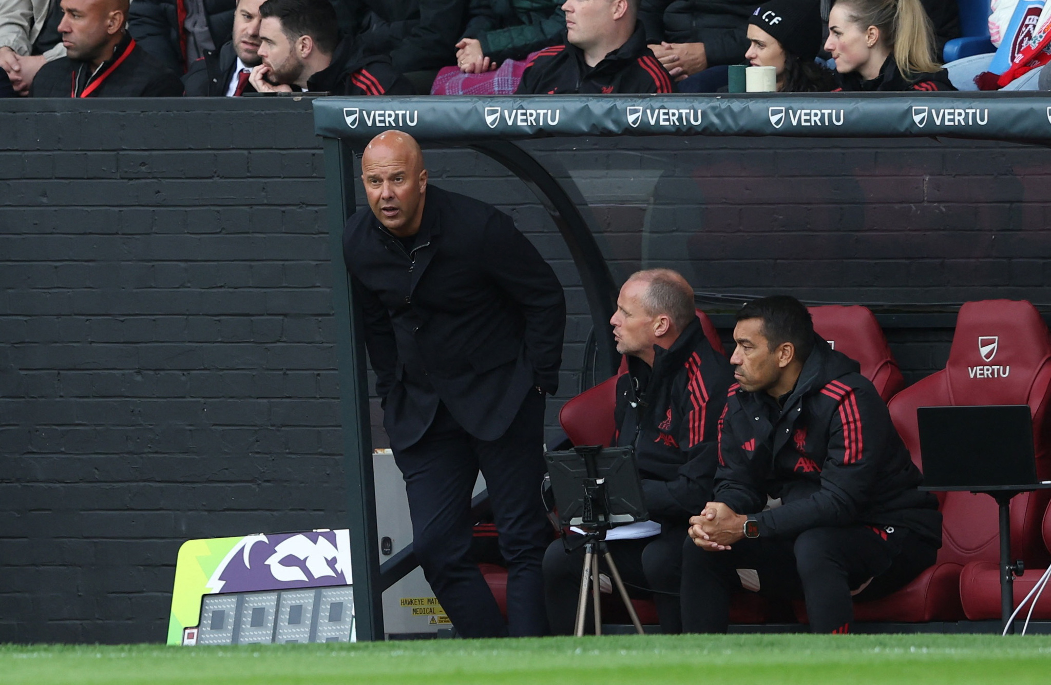 İngiliz basınından Van Bronckhorst’a dev övgü: Liverpool’da devrimi başlattı!