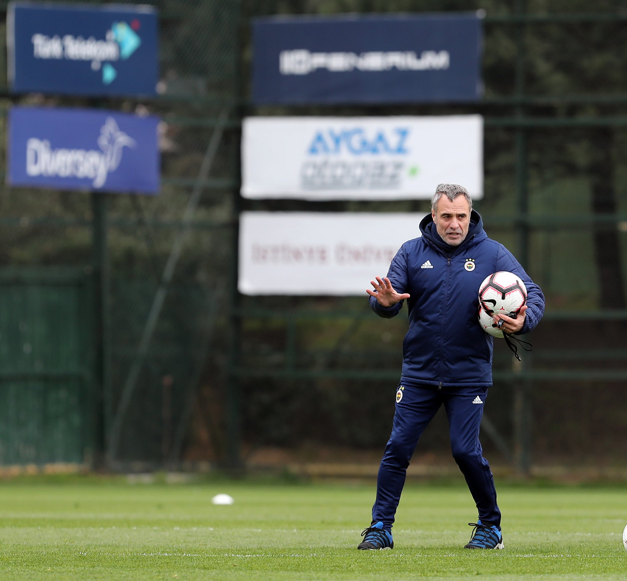 FENERBAHÇE HABERLERİ: Sadettin Saran’a haber yolladı! ’Göreve hazırım’