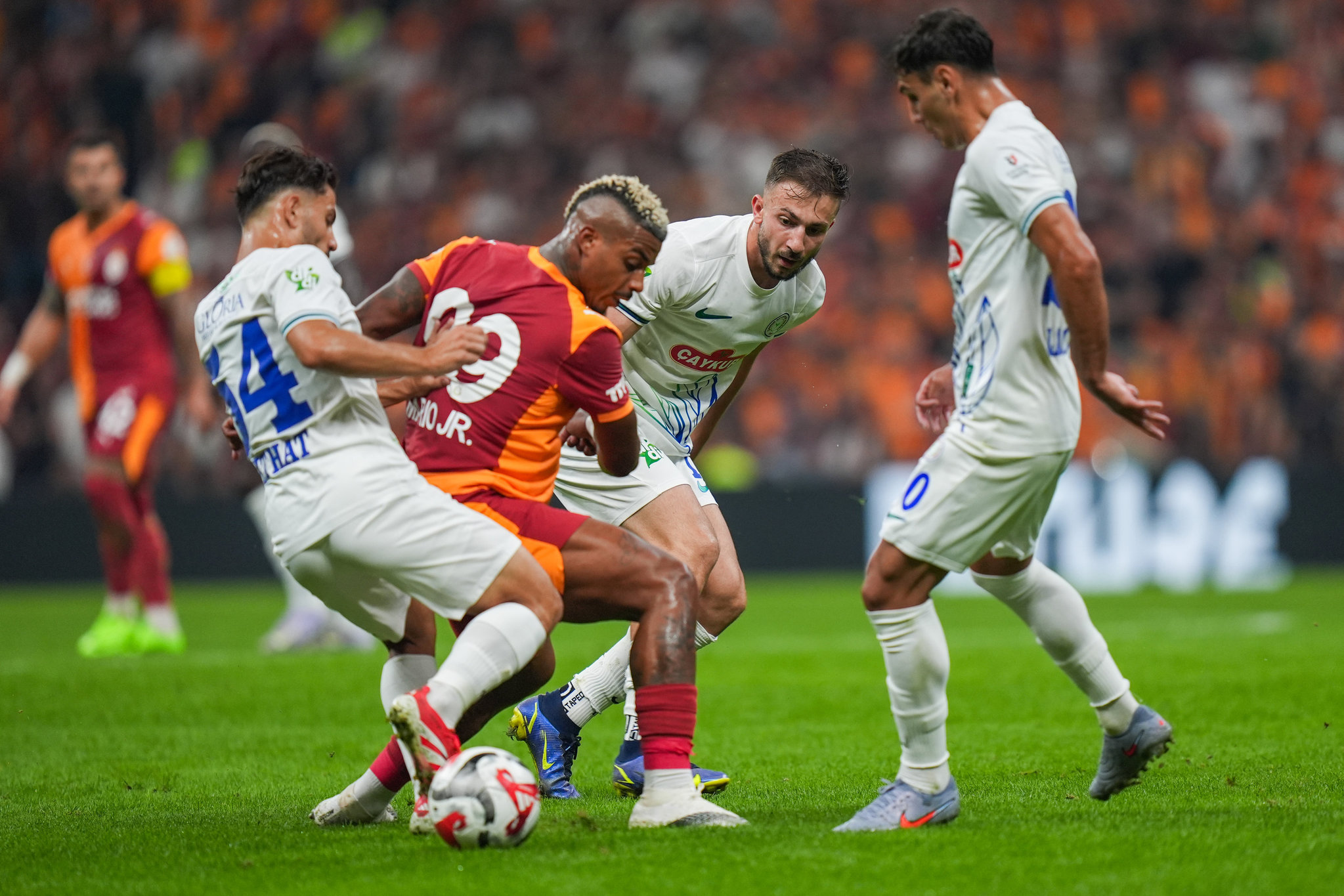 TRANSFER HABERİ: Galatasaray’da sürpriz ayrılık! Gelecek sezon takımda yok