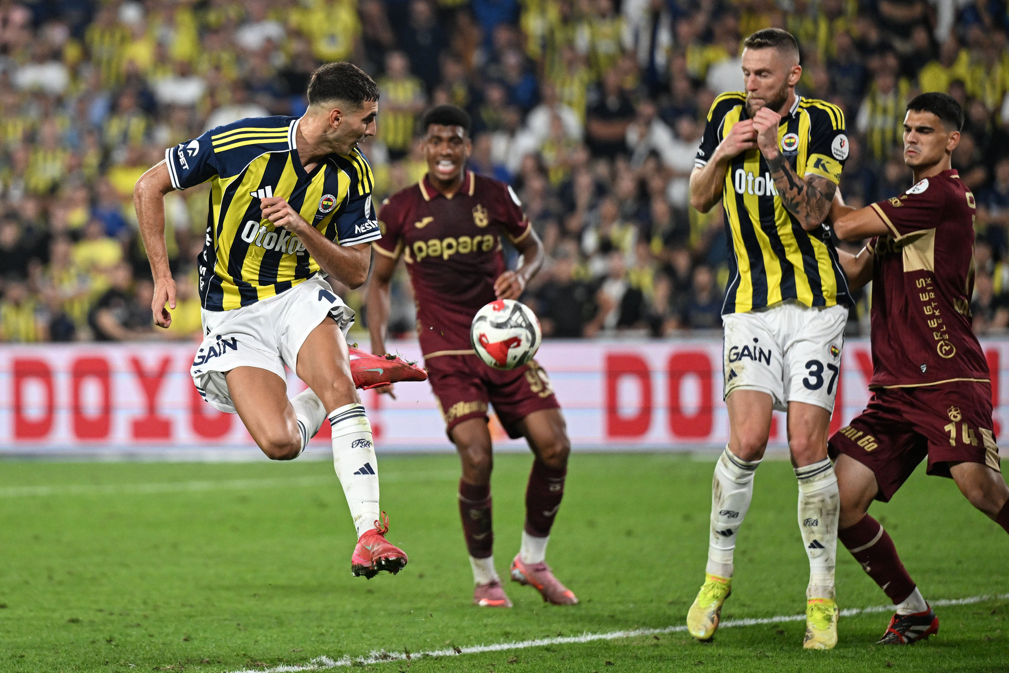 Ozan Zeybek’ten Fenerbahçeli o futbolcuya sert eleştiri!