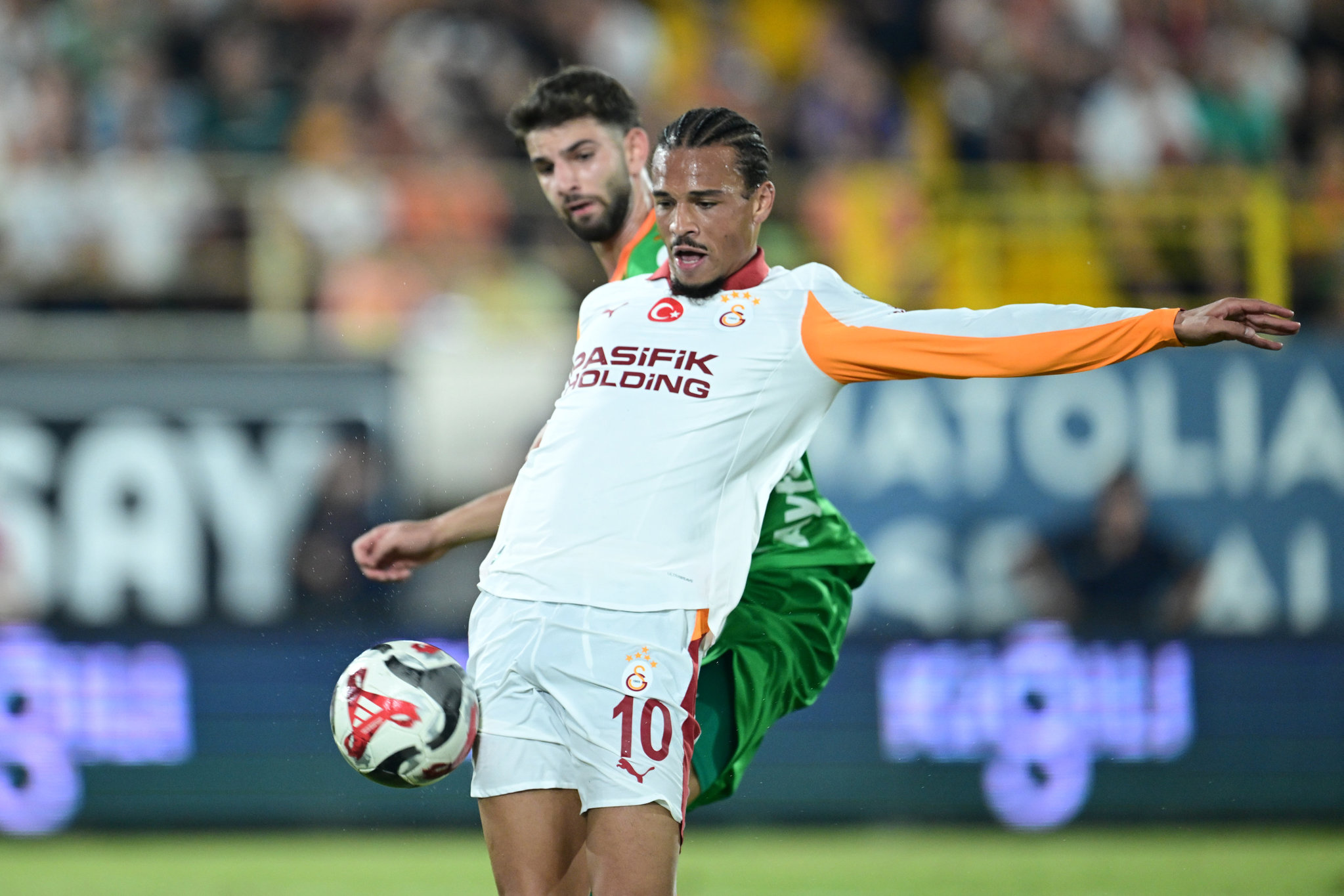 Leroy Sane Alman taraftarla tartıştı! Galatasaray...