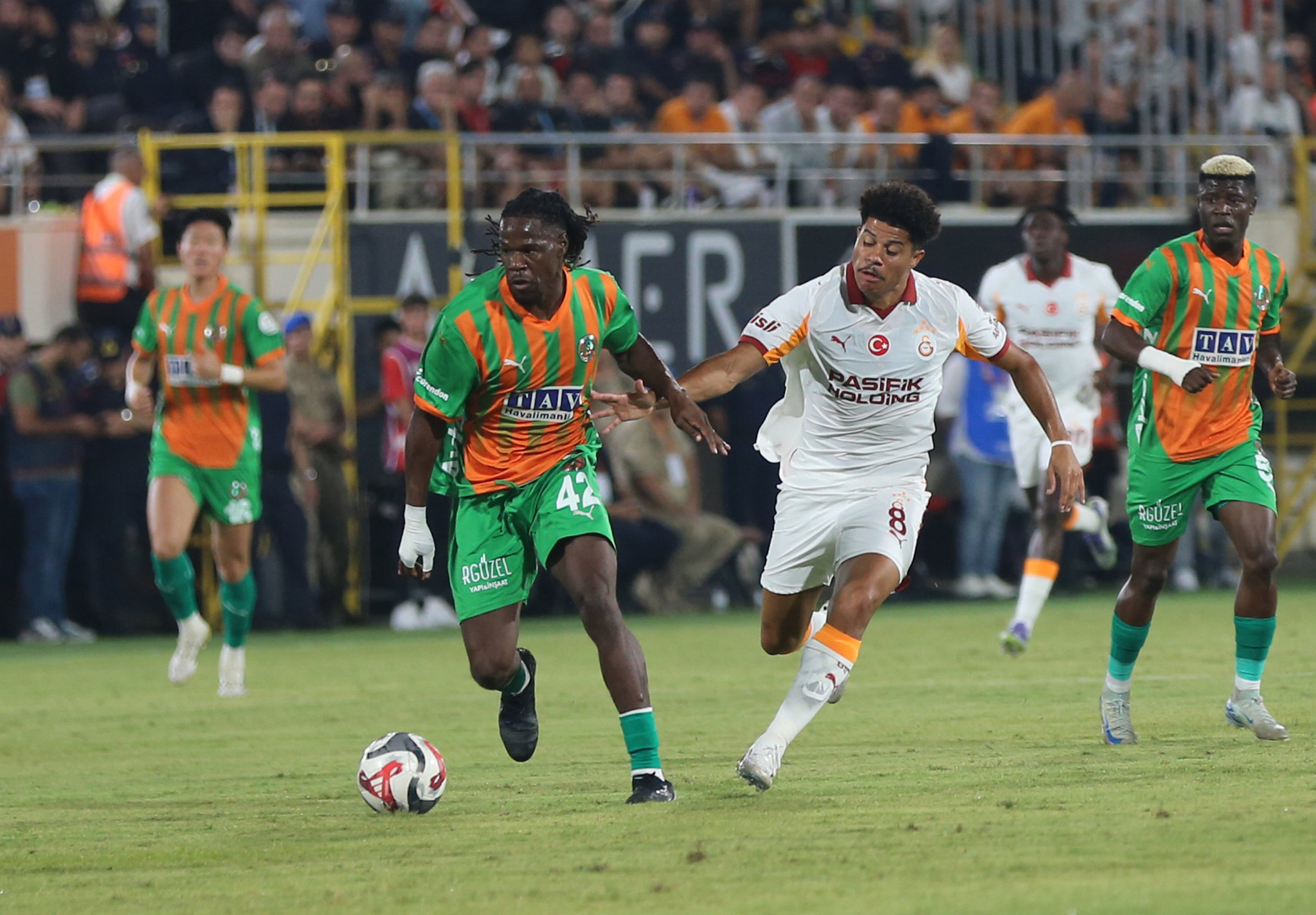 Galatasaray’da büyük hayal kırıklığı! Durumu ciddi şekilde tartışılıyor