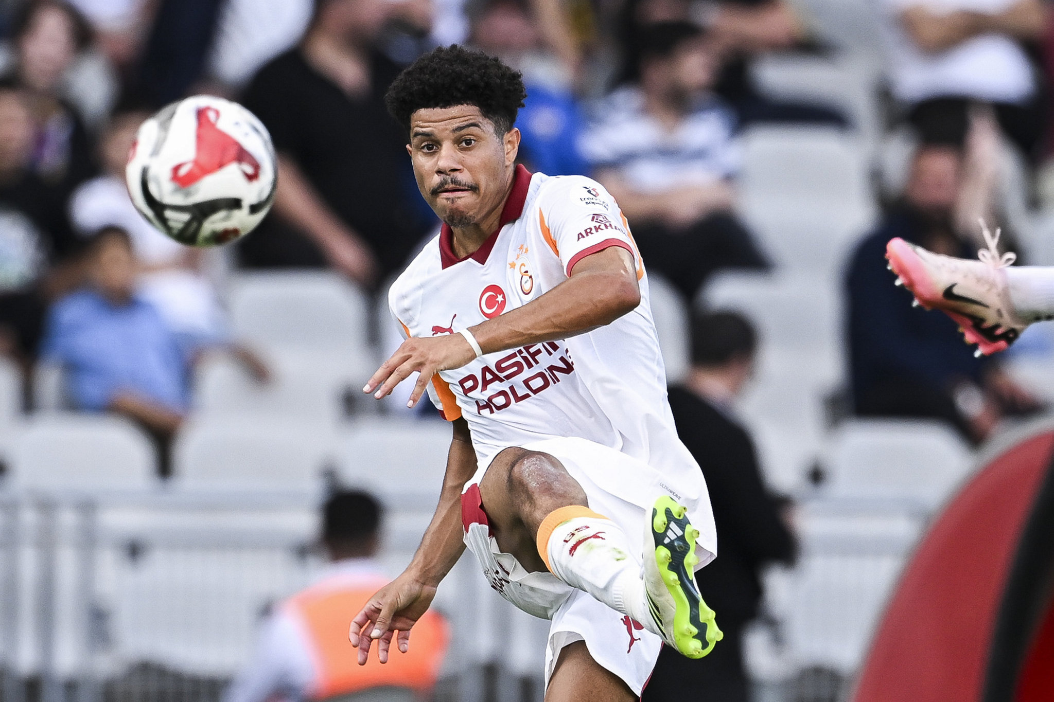TRANSFER HABERİ: Galatasaray’da şaşırtan ayrılık! Dev bonservis ücreti ödenmişti