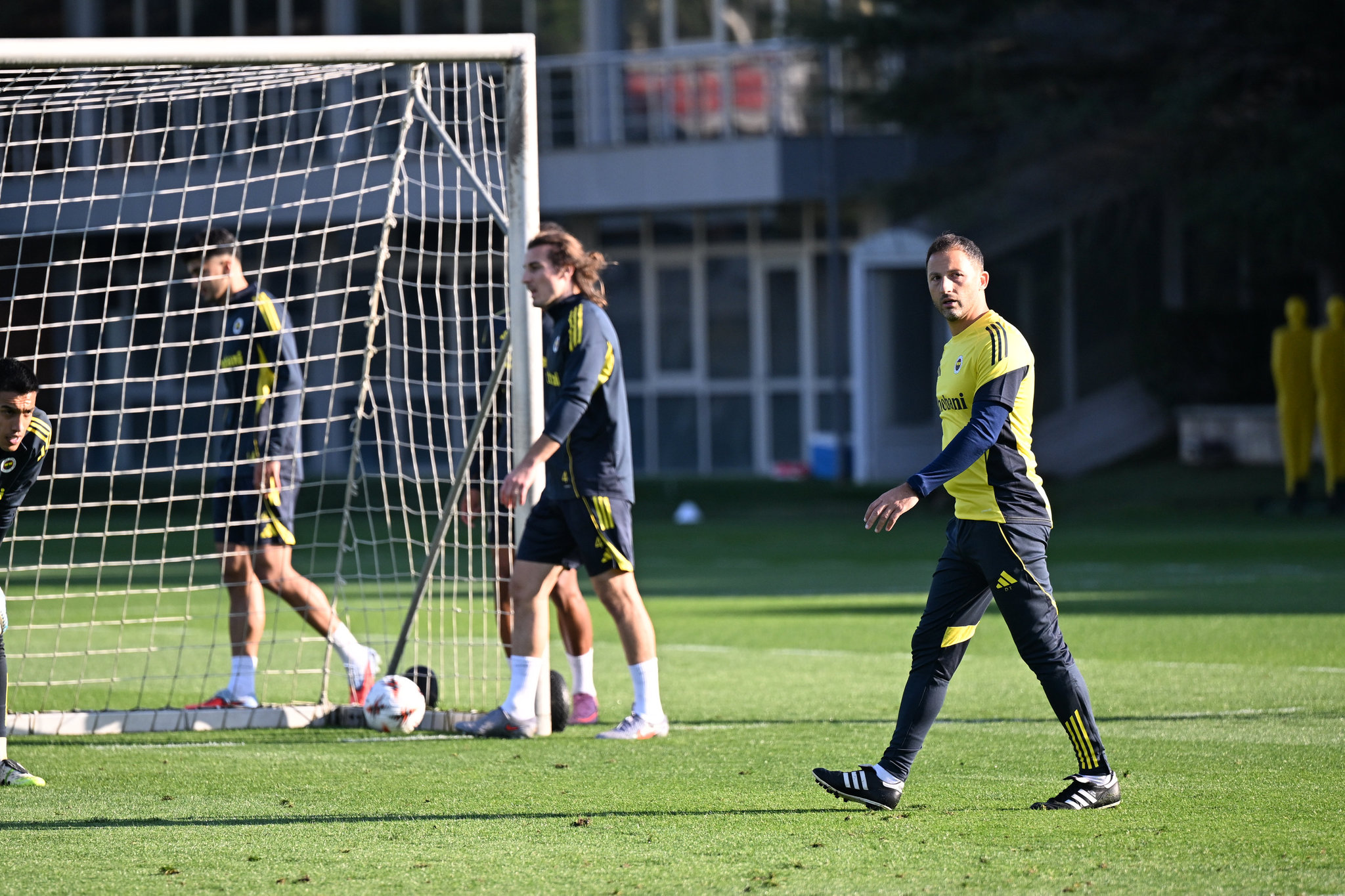 Fenerbahçe’de hareketli saatler! Yeni bir ayrılık daha