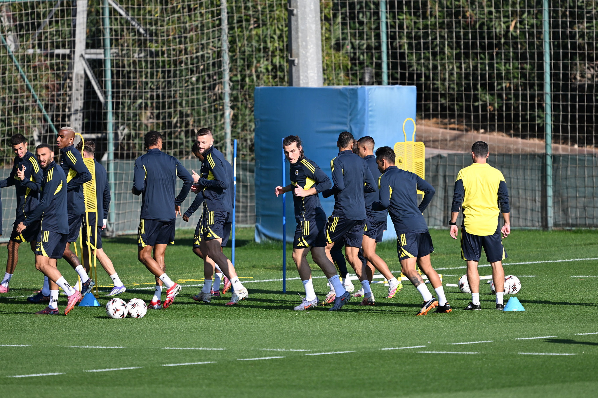 Fenerbahçe’de hareketli saatler! Yeni bir ayrılık daha