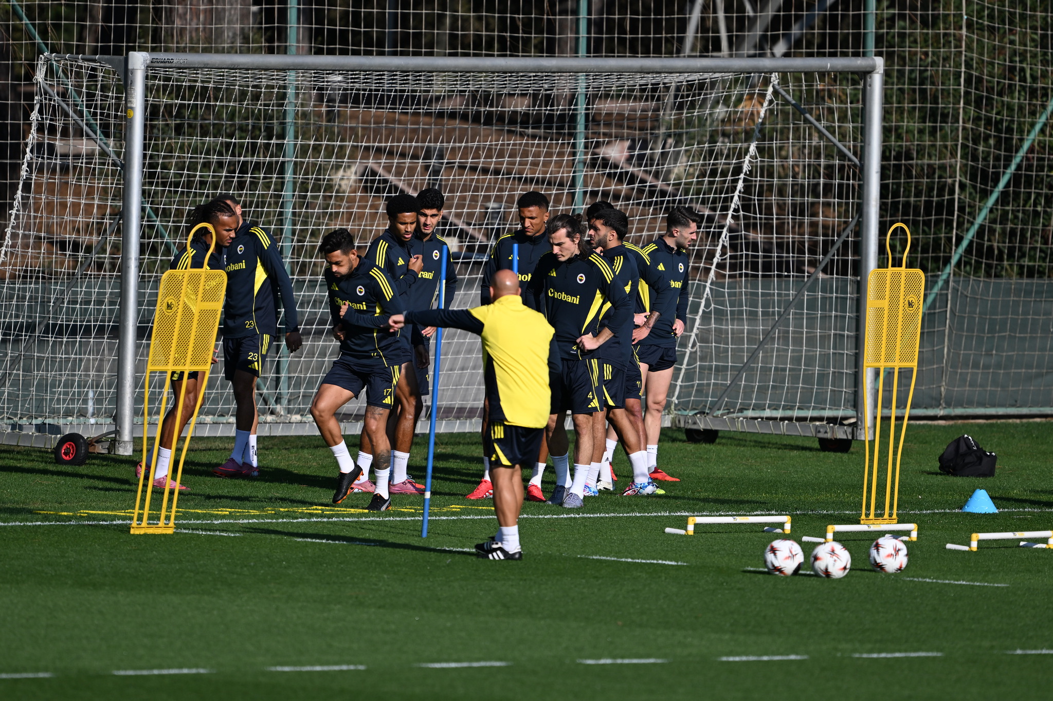 Fenerbahçe’de hareketli saatler! Yeni bir ayrılık daha