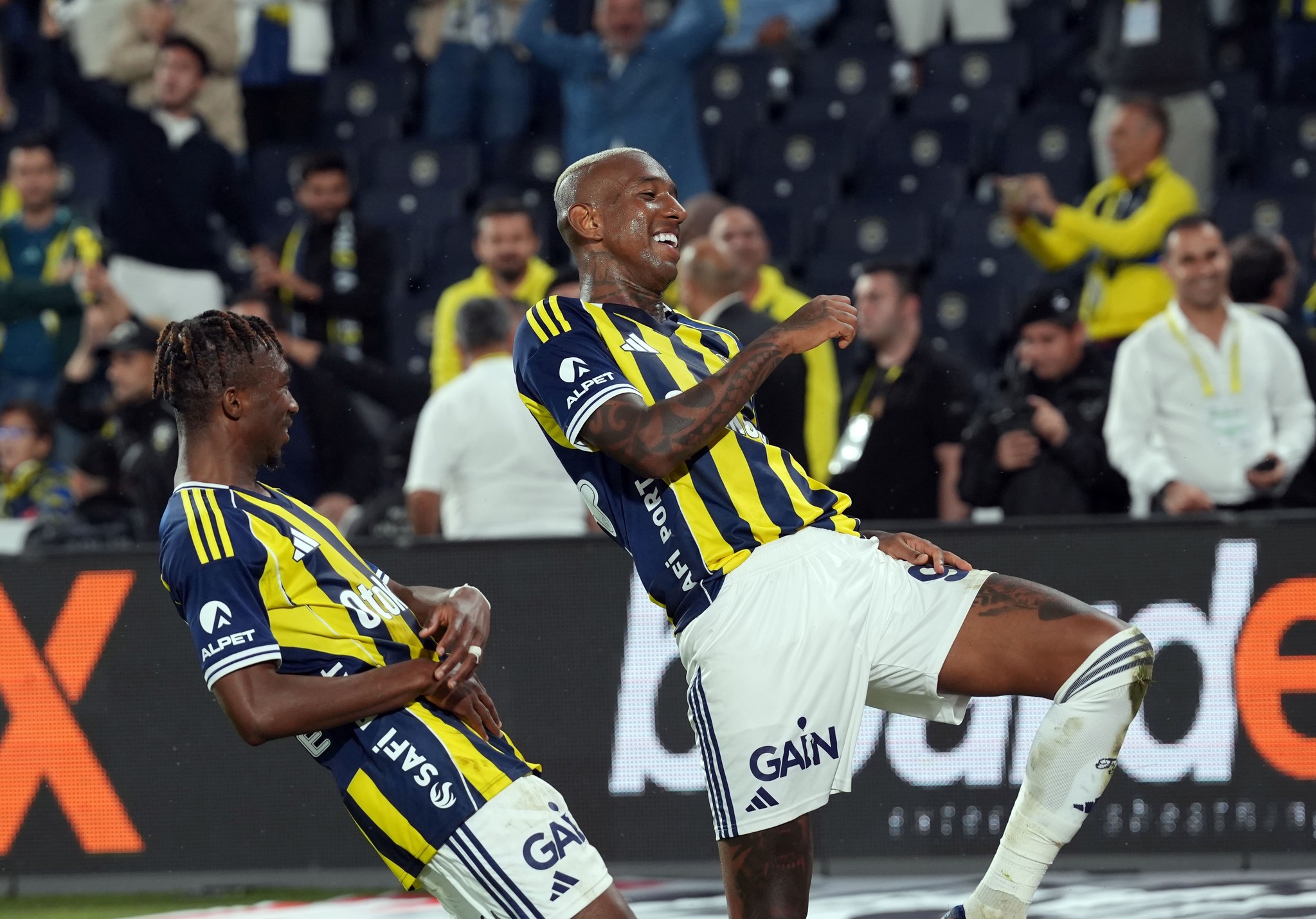 TRANSFER HABERİ: Fenerbahçe’nin yıldızı Talisca’ya Brezilya’dan talip var!