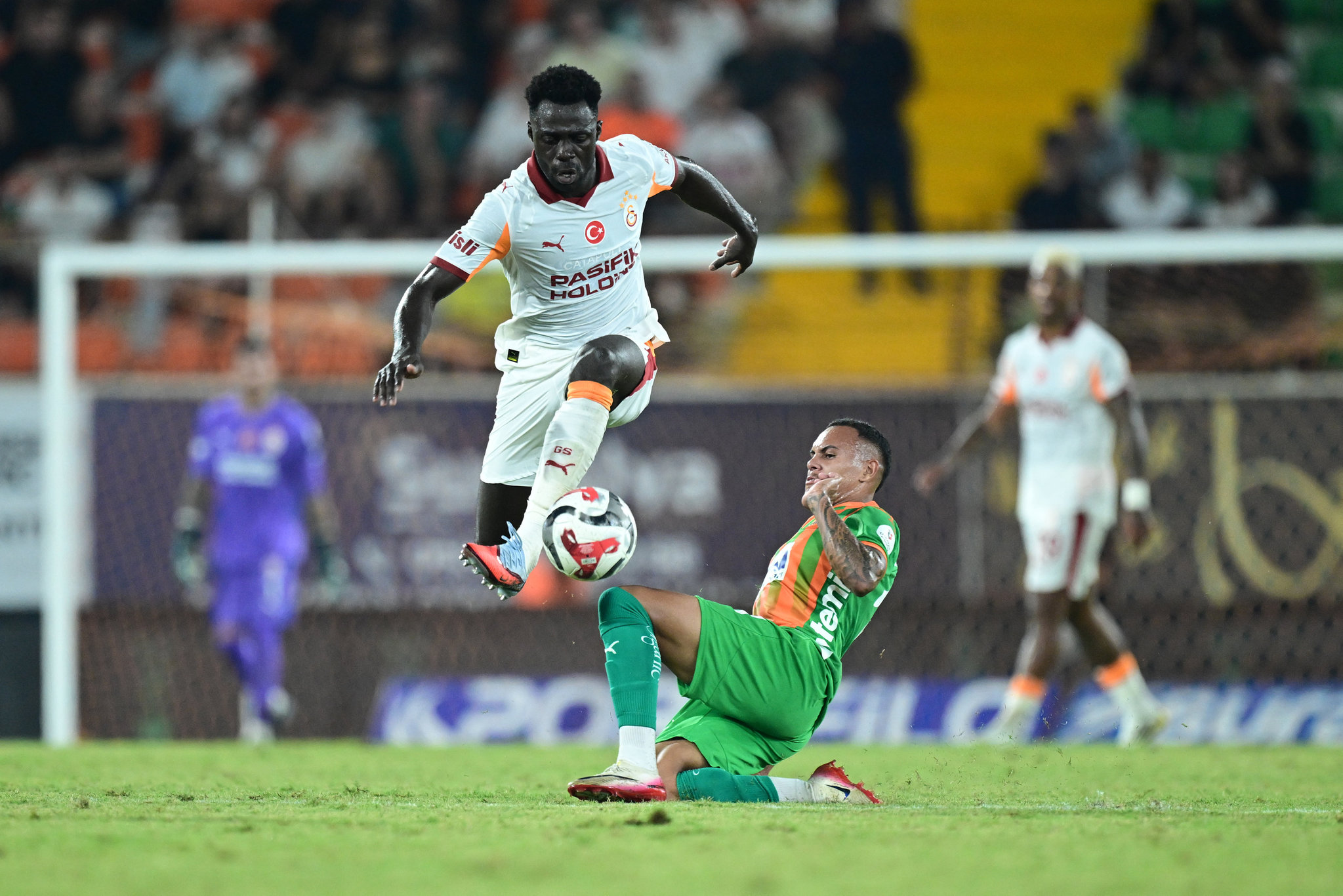 TRANSFER HABERİ: Galatasaray’da Davinson Sanchez’e İngiltere’den talip var!