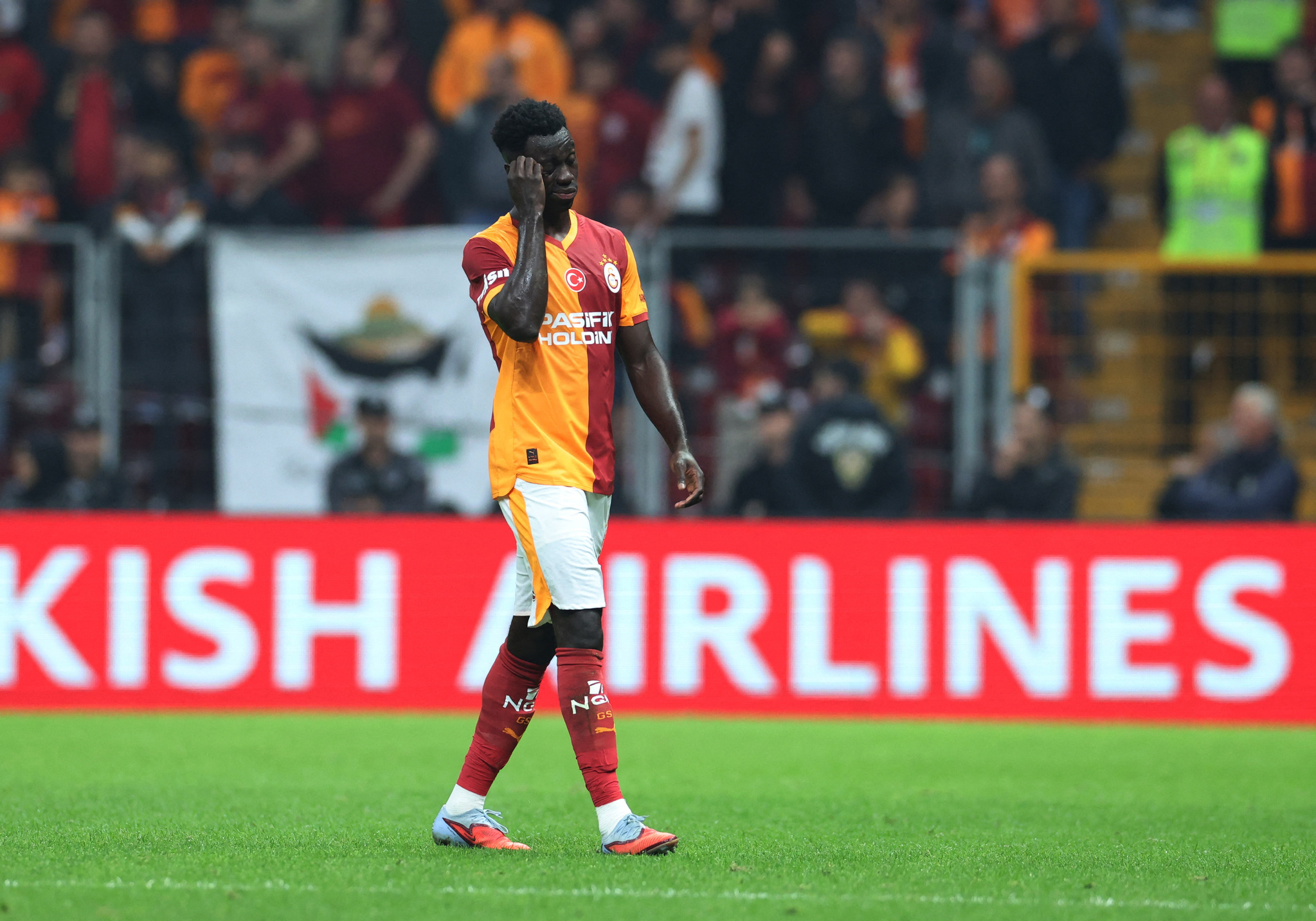 TRANSFER HABERİ: Galatasaray’da Davinson Sanchez’e İngiltere’den talip var!
