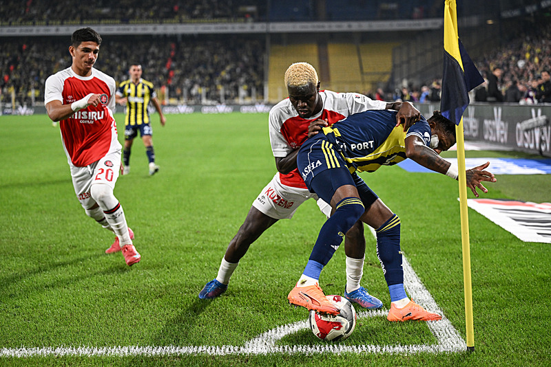 TRANSFER HABERİ: Fenerbahçe’nin yıldızına ülkesinden talip! İlk 11’deki yerini kaybetmişti