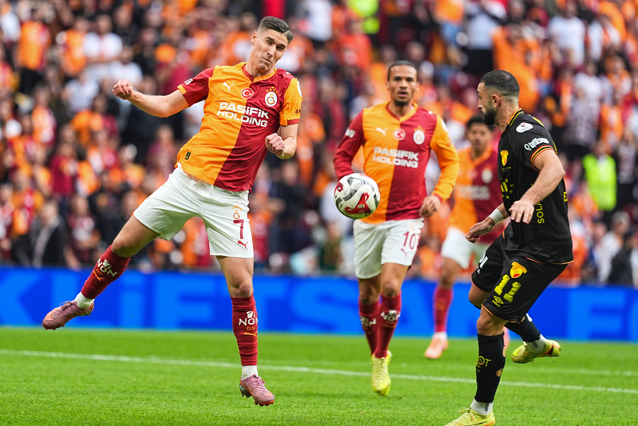 GALATASARAY HABERİ: Okan Buruk’tan derbi öncesi flaş hamle! Futbolcularla görüştü ve...