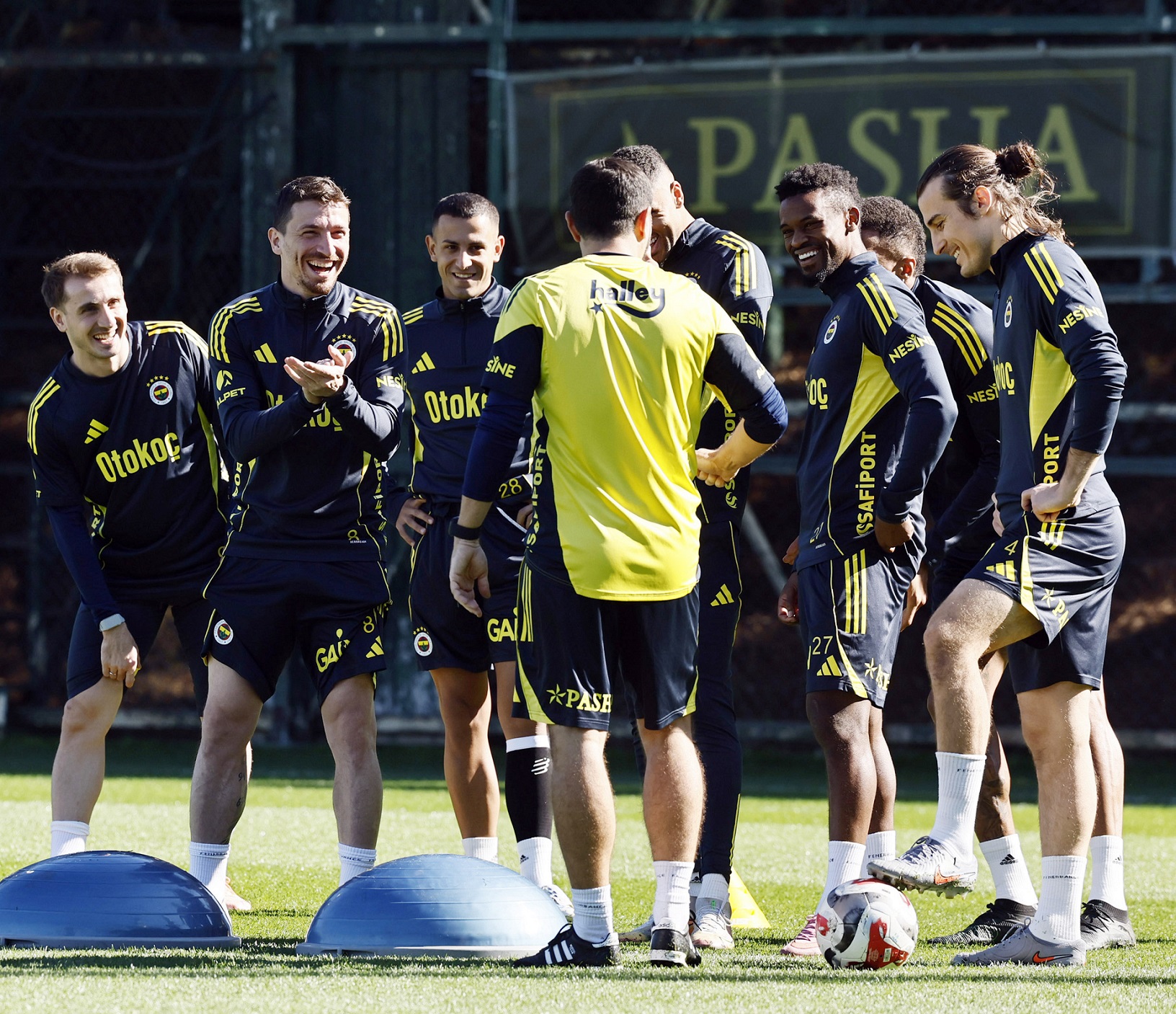 TRANSFER HABERİ: Fenerbahçe’de flaş ayrılık gelişmesi! Teklifleri değerlendirmeye aldı