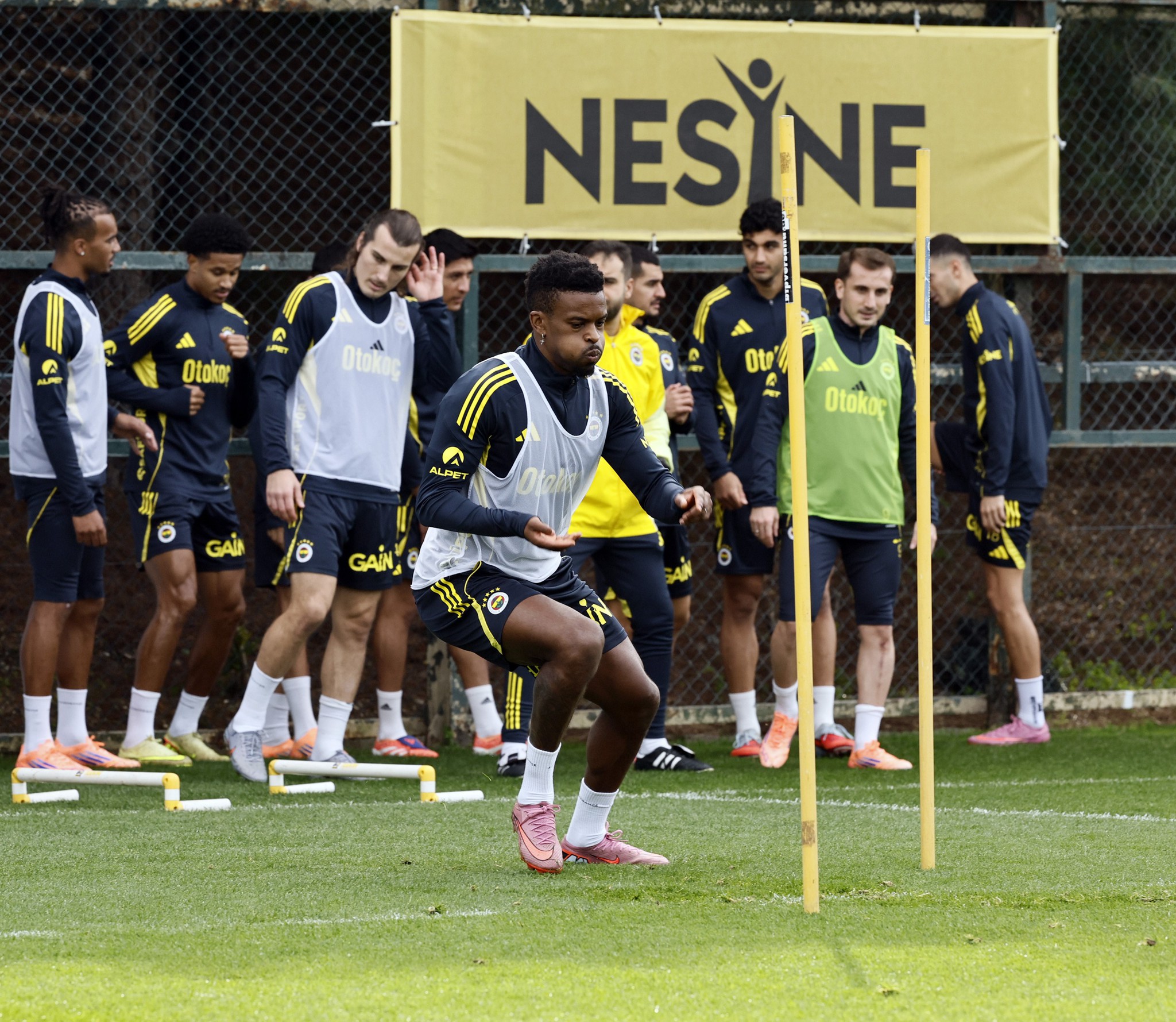 TRANSFER HABERİ: Fenerbahçe’de flaş ayrılık gelişmesi! Teklifleri değerlendirmeye aldı