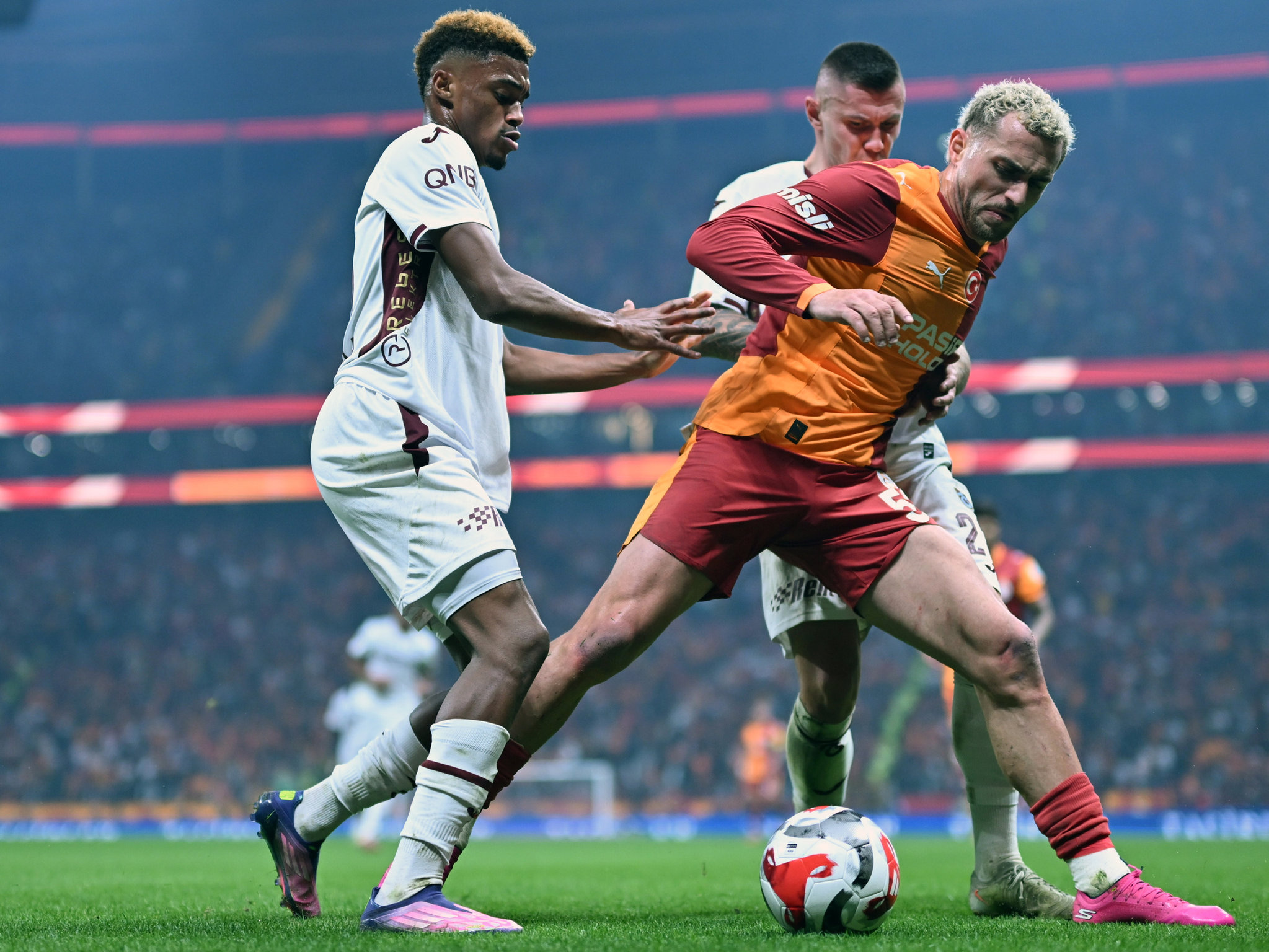 Galatasaray’da Barış Alper Yılmaz krizi! Sosyal medyada yer yerinden oynadı