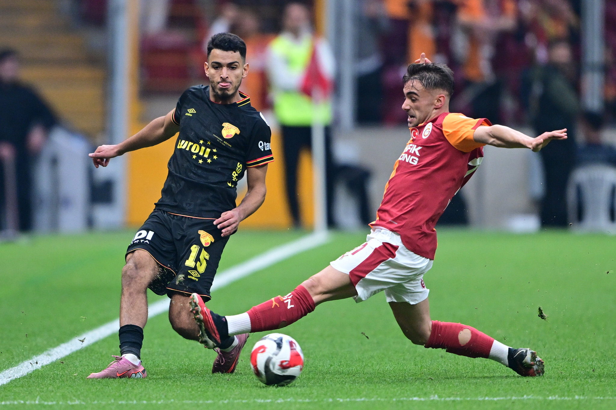 Galatasaray’da Yunus Akgün tehlikesi!