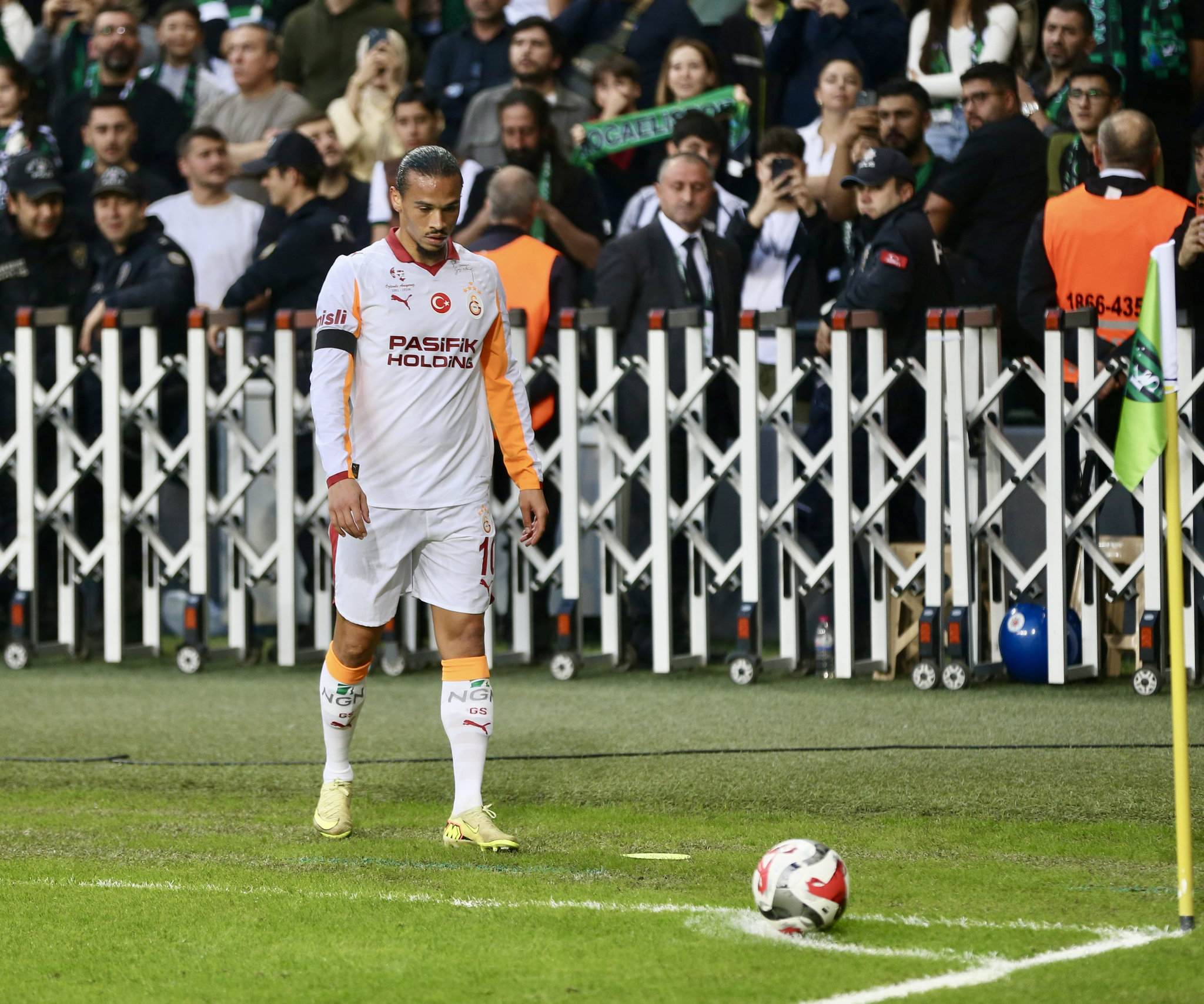 Alman efsanesinden Leroy Sane’ye destek!