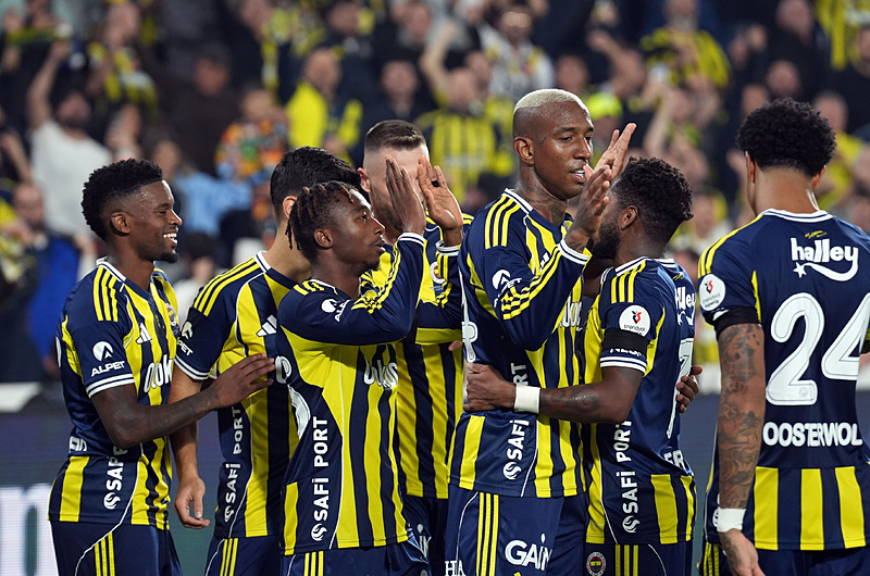 Fenerbahçe’nin yıldızına Süper Lig’den kanca!