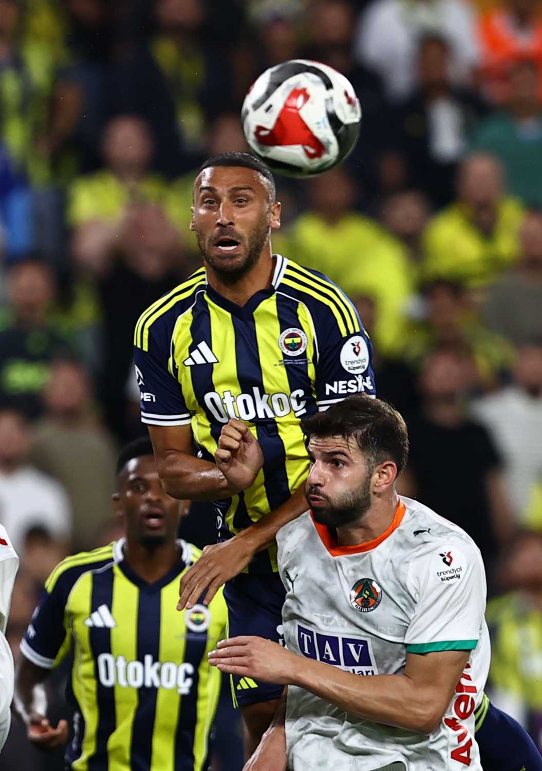 Fenerbahçe’nin yıldızına Süper Lig’den kanca!