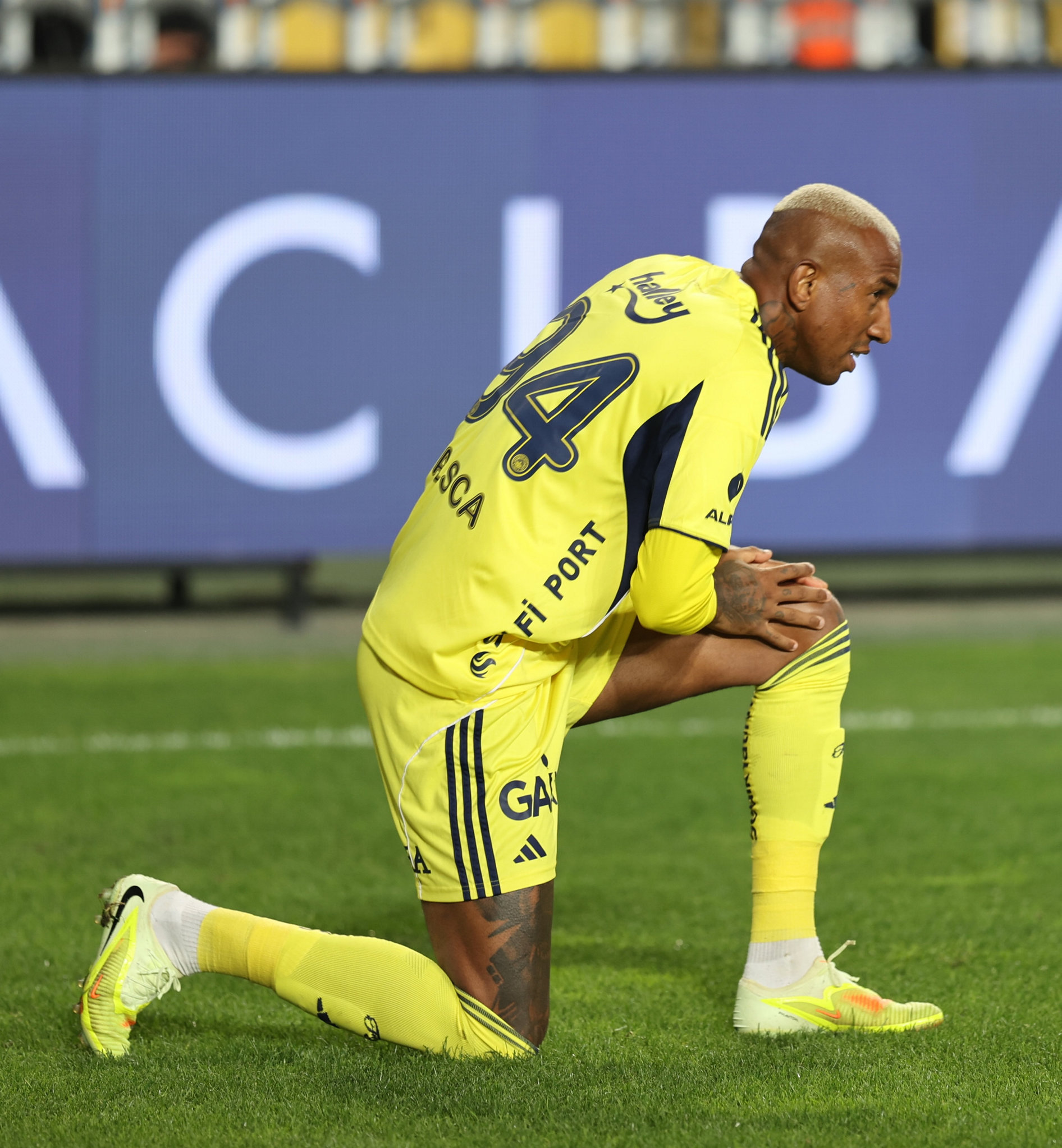 F.Bahçe’den ayrılıyor mu? Brezilya’dan yeni talip!