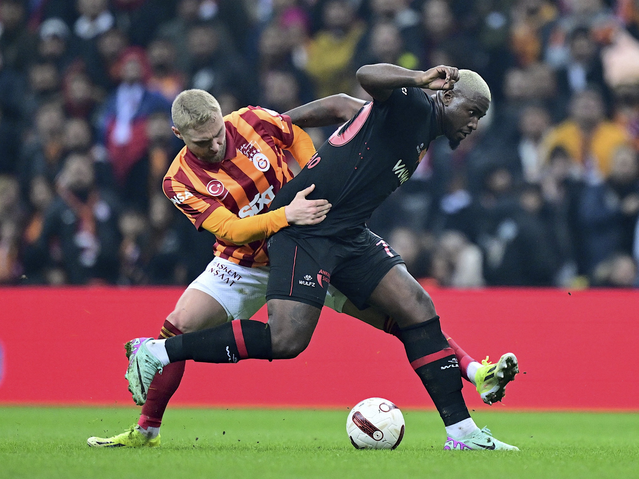 Yıldız oyuncudan flaş açıklama: Galatasaray’a geri dönmeyeceğim!