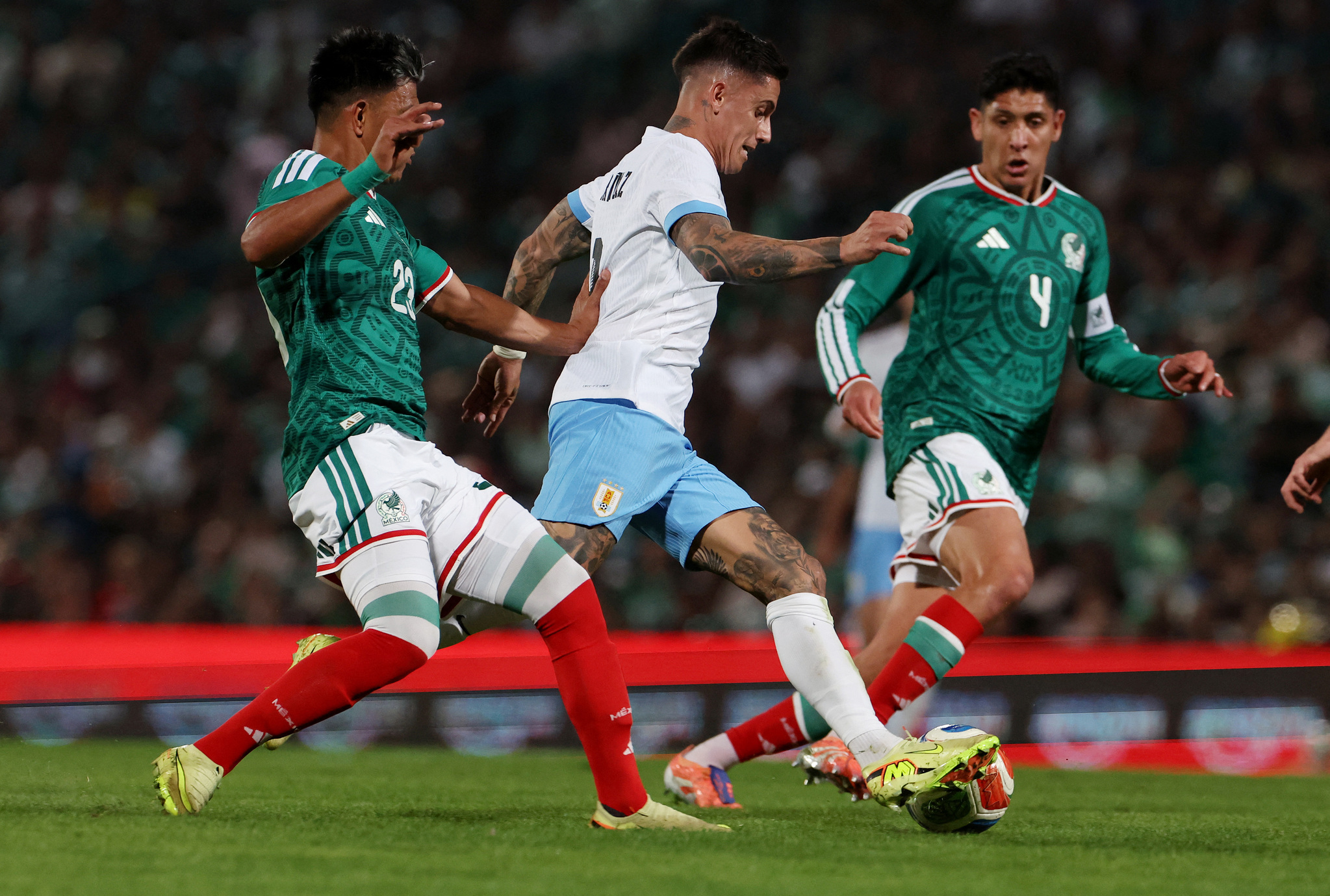 Edson Alvarez’den Meksika tribünlerine tepki!