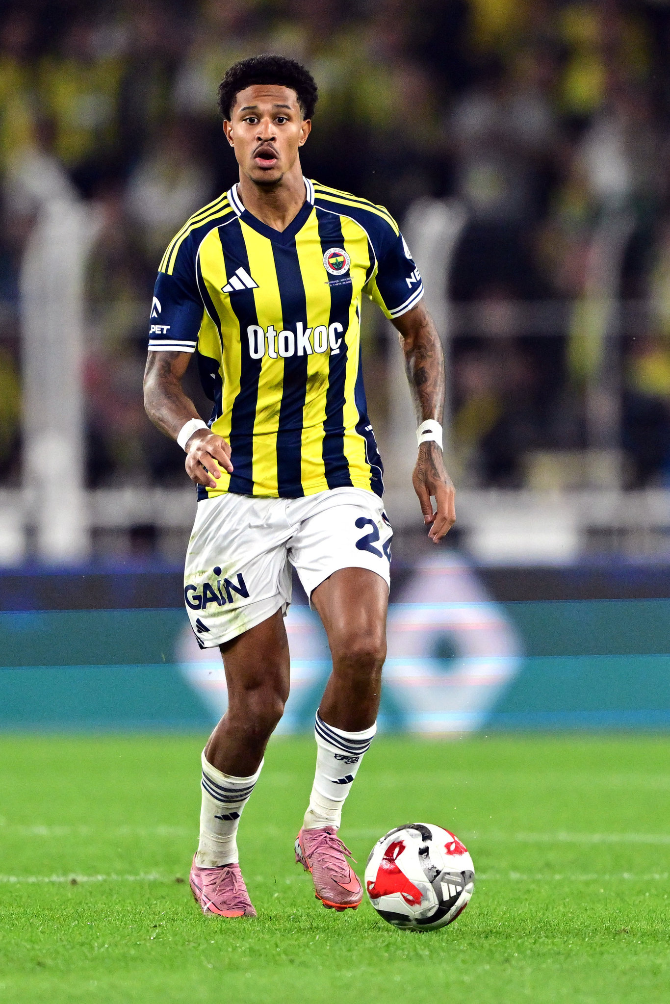 TRANSFER HABERİ: Fenerbahçe’de yaprak dökümü! 3 isim ile yollar ayrılacak