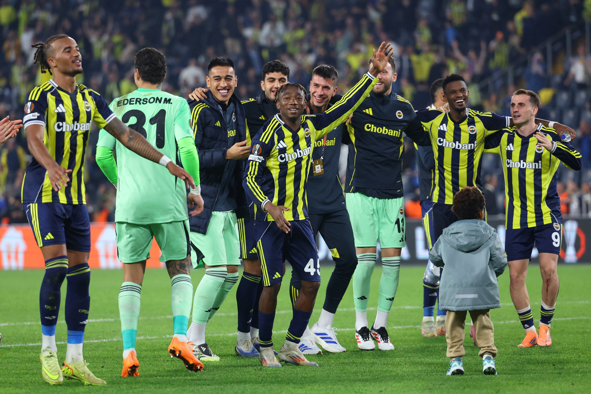 TRANSFER HABERİ: Fenerbahçe’de yaprak dökümü! 3 isim ile yollar ayrılacak