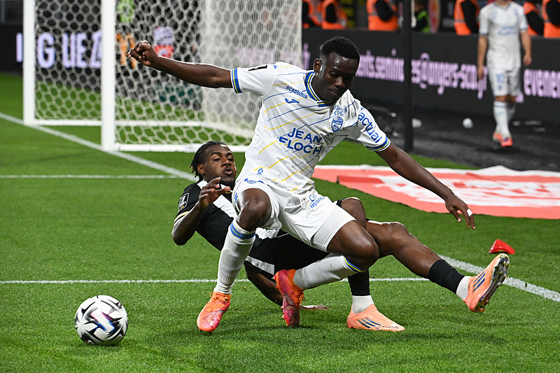 Fenerbahçe’den sürpriz orta saha hamlesi! Sözleşmesi sona eriyor