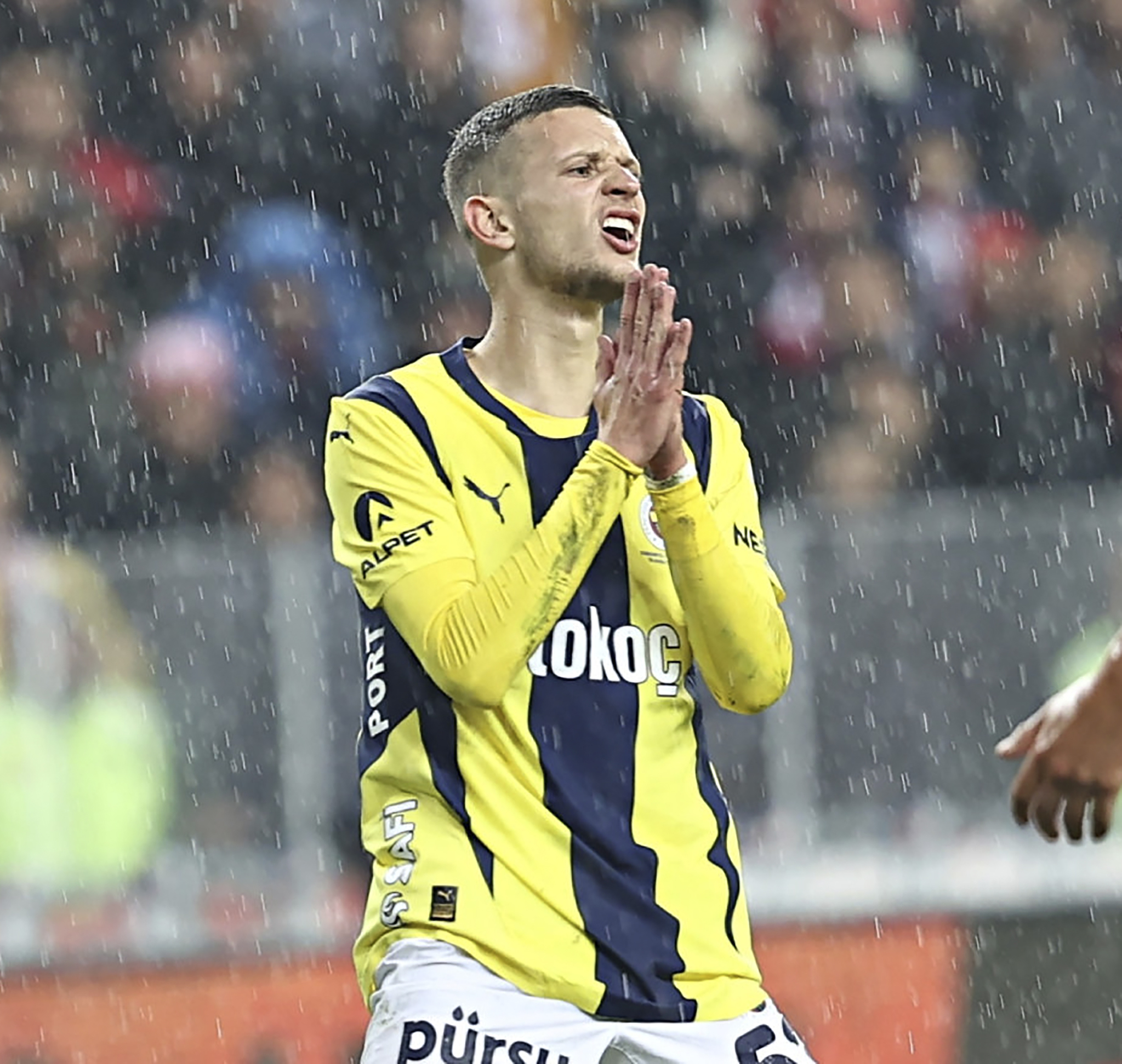 Eintracht Frankfurt’tan Sebastian Szymanski hamlesi