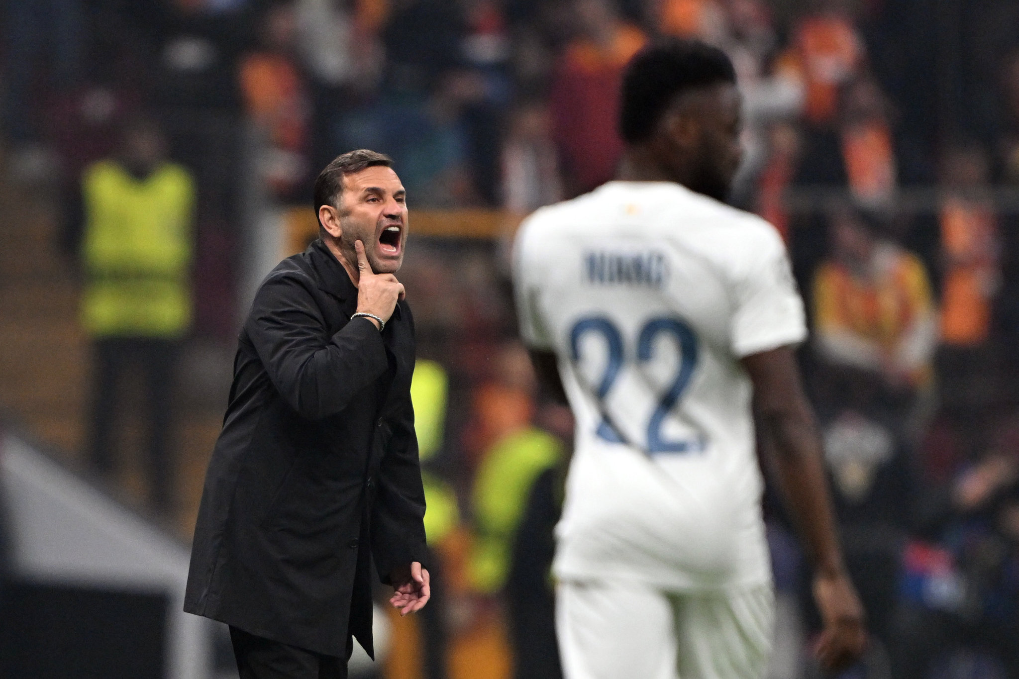 Galatasaray’da yenilgi sonrası acil toplantı! Lookman...