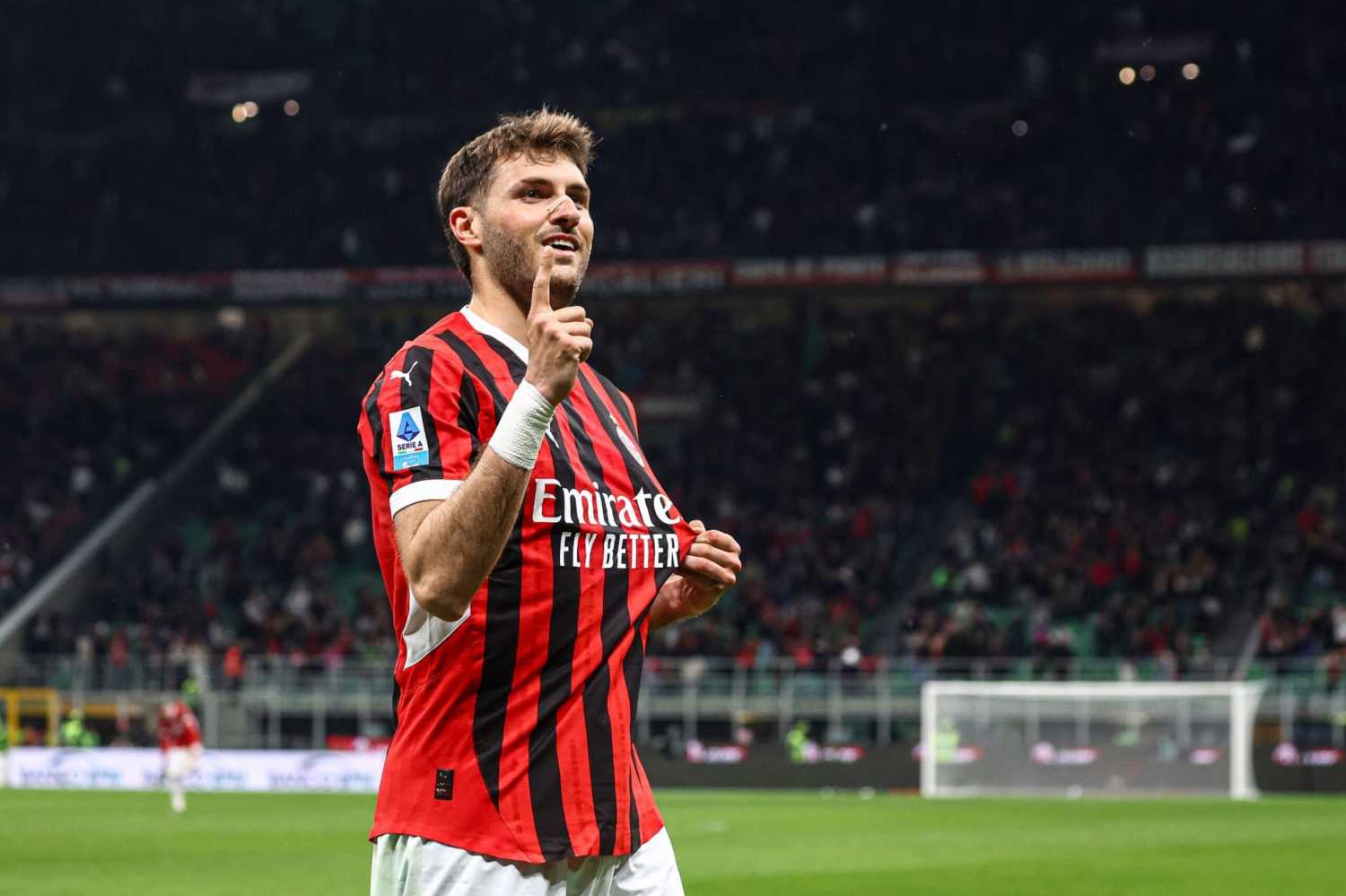 İşte Fenerbahçe’nin yeni golcüsü! Yönetim İtalya’ya uçtu