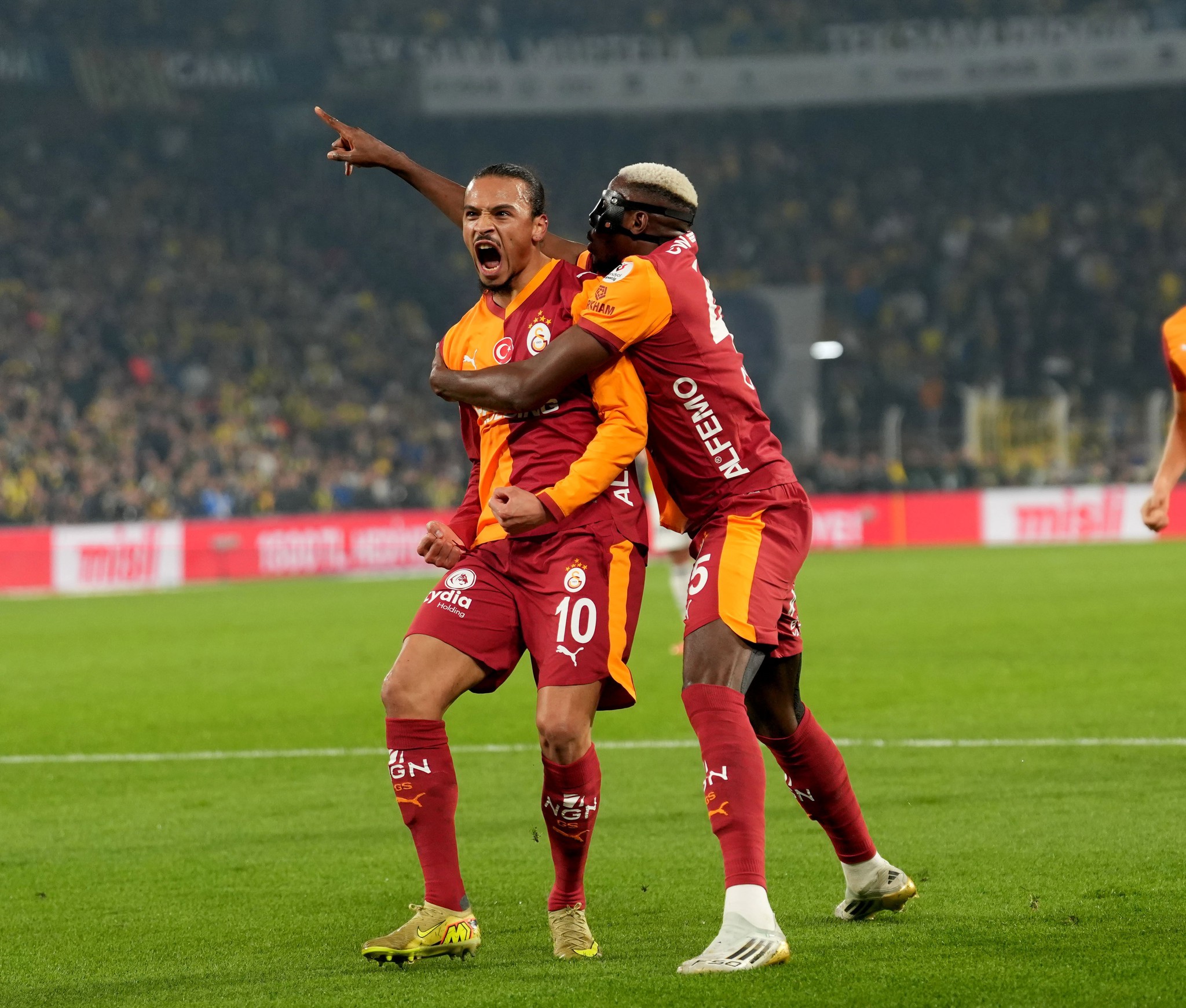 Galatasaray’da Torreira ve Osimhen endişesi!