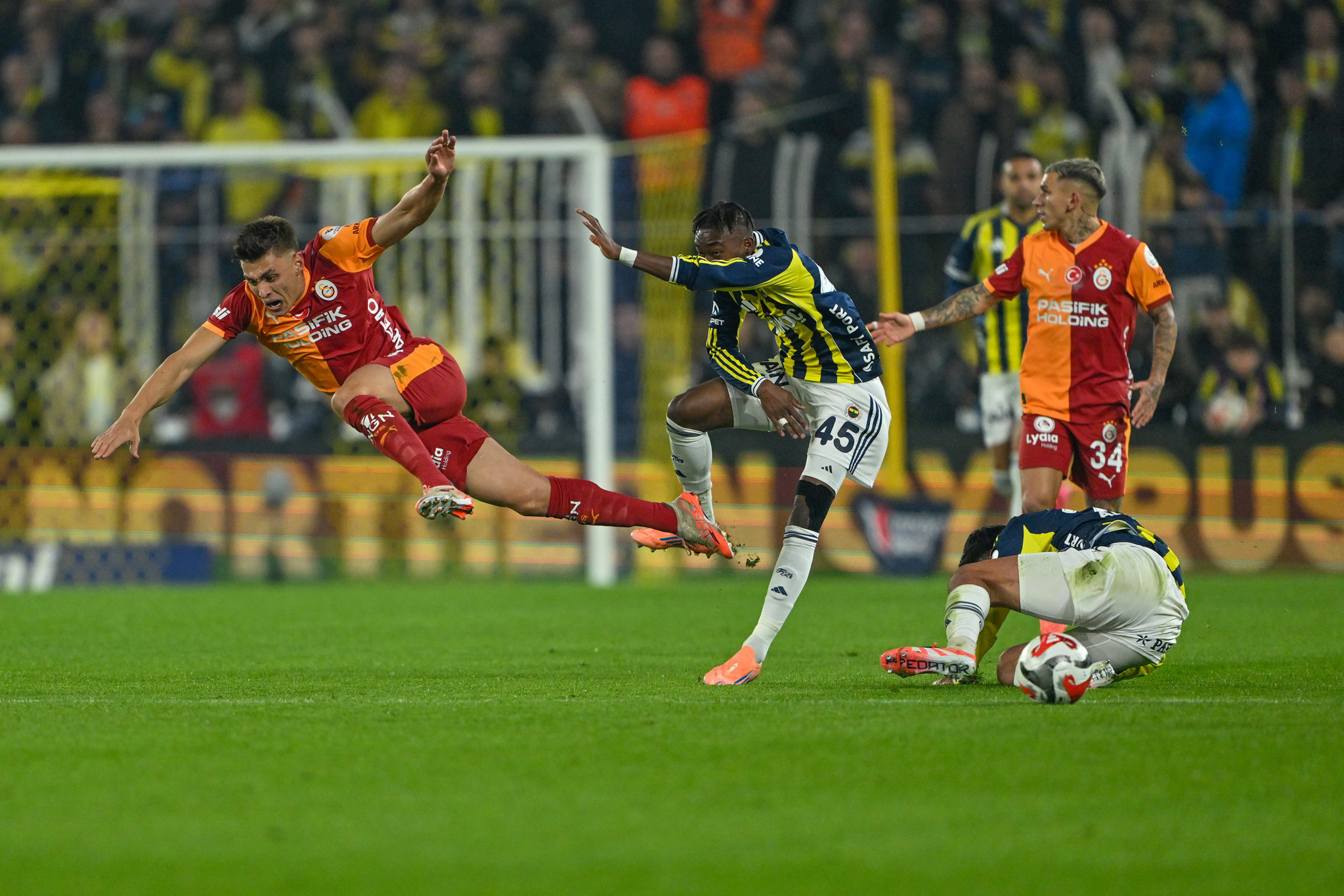 Galatasaray’da flaş transfer gelişmesi! Takımda kalıyor