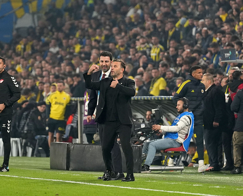 Galatasaray’da Elias Jelert sürprizi!