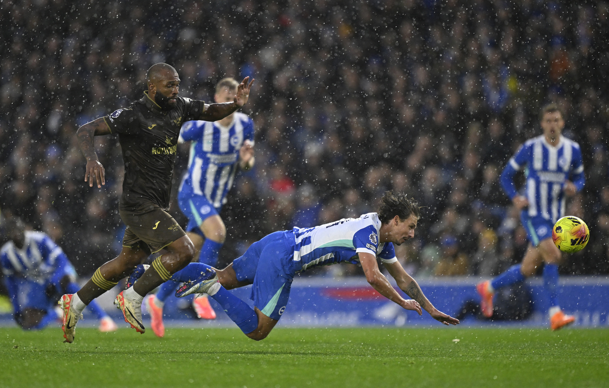 Fenerbahçe’ye transferde flaş teklif!