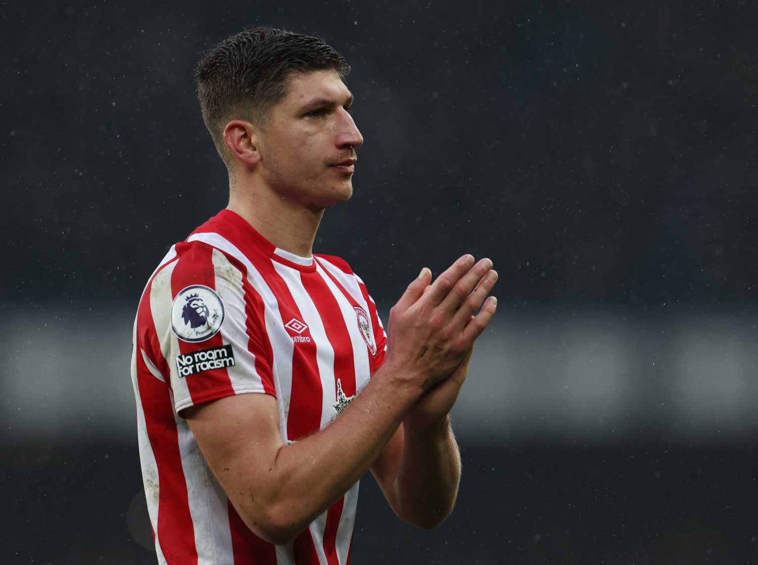 TRANSFER HABERİ: Galatasaray’a Premier Lig’den sürpriz orta saha!