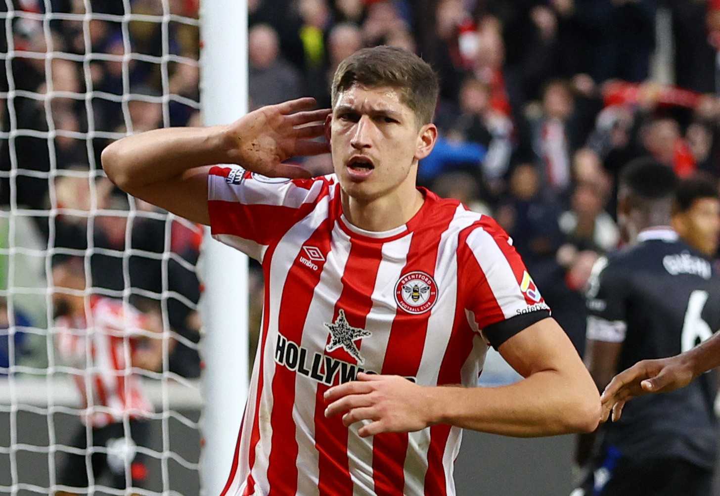 TRANSFER HABERİ: Galatasaray’a Premier Lig’den sürpriz orta saha!