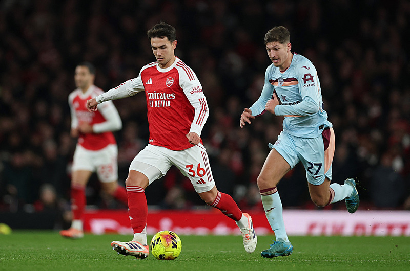 TRANSFER HABERİ: Galatasaray’a Premier Lig’den sürpriz orta saha!