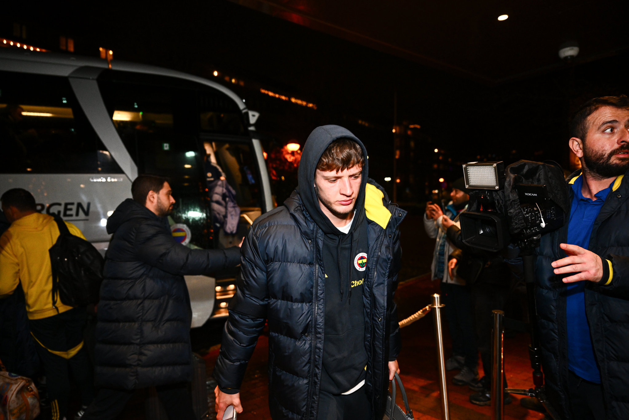 Fenerbahçe’de Veerman geliyor Szymanski gidiyor! İşte yeni adresi