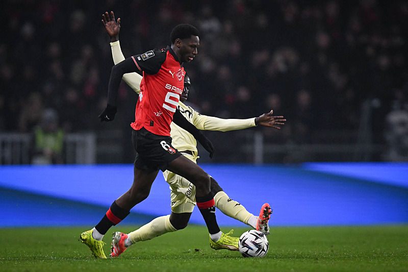 TRANSFER HABERİ: Galatasaray’dan orta saha harekatı! İşte listedeki isimler