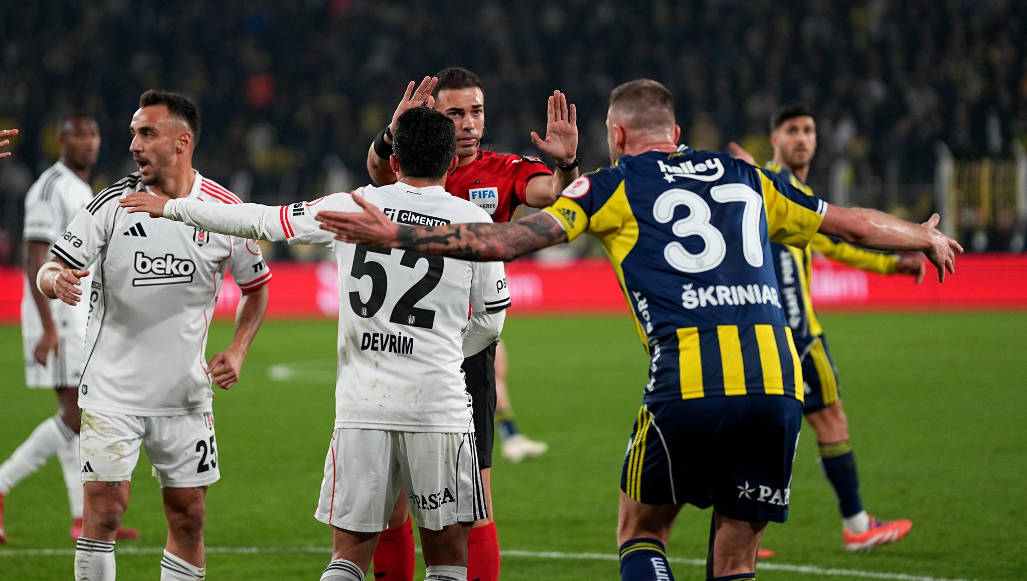 Ahmet Çakar’dan Fenerbahçe - Beşiktaş maçı sonrası hakem eleştirisi!