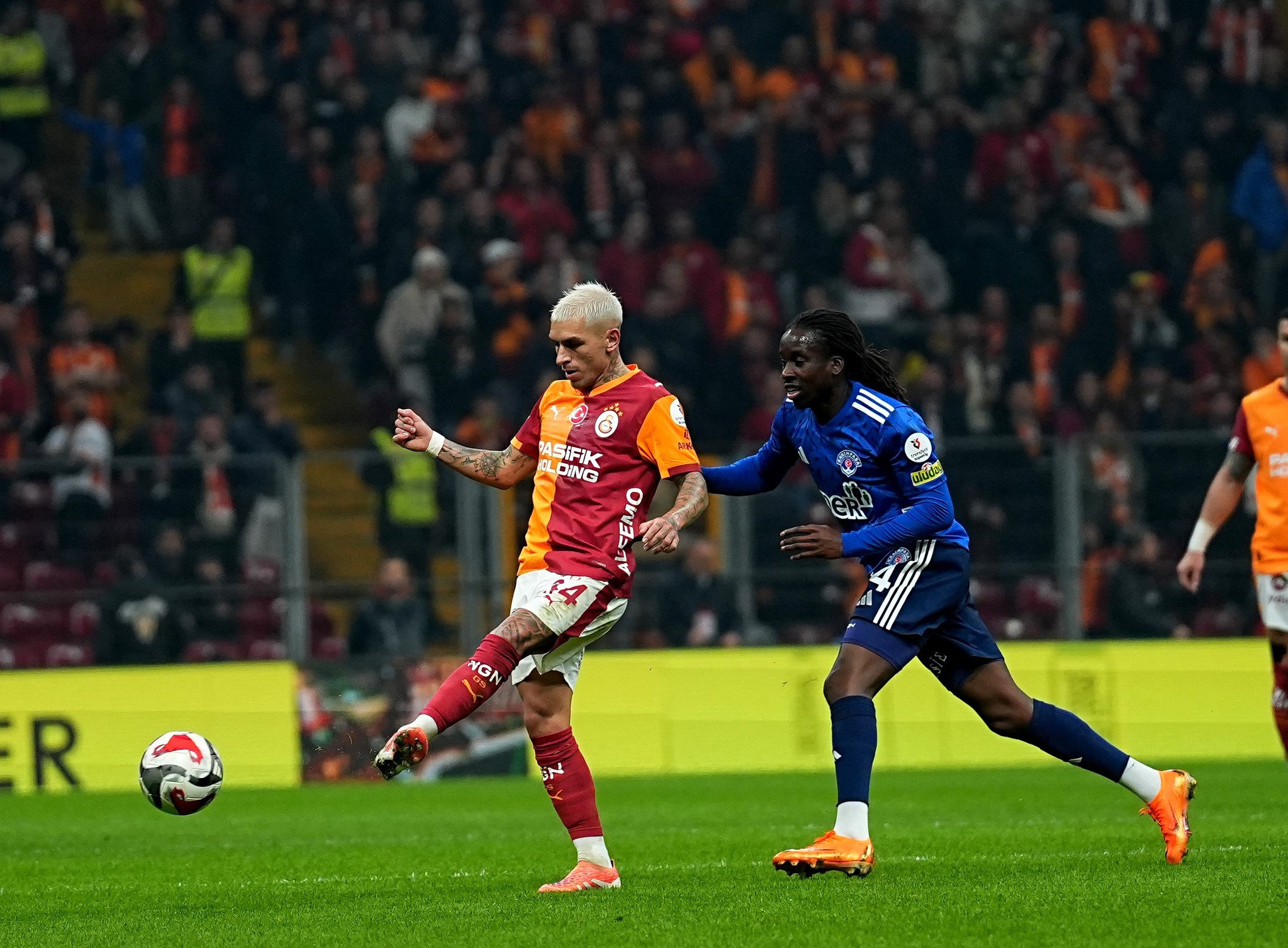 Galatasaray’dan flaş Torreira kararı! Menajerine iletildi