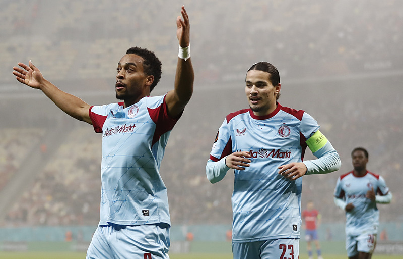 Fenerbahçe’ye transferde Robin Van Persie jesti!