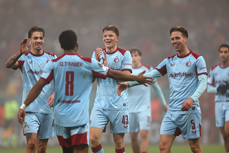 Fenerbahçe’ye transferde Robin Van Persie jesti!